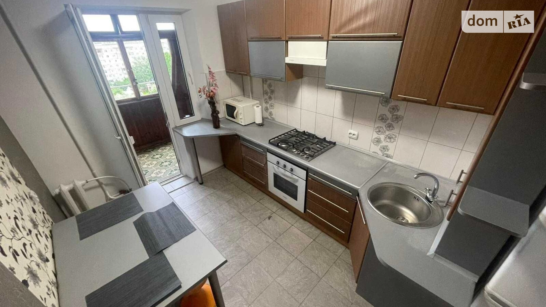 Продается 3-комнатная квартира 66.3 кв. м в Ровно, цена: 53000 $ - фото 2