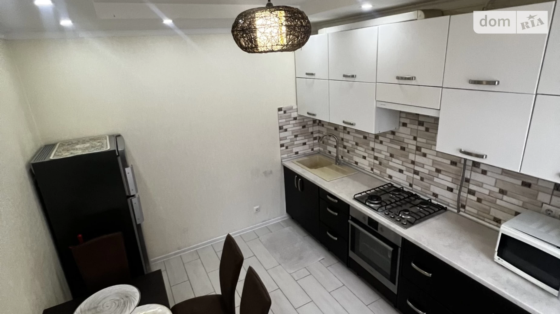 Сдается в аренду 2-комнатная квартира 66 кв. м в Ровно, ул. Соборная, 285А/1 - фото 2