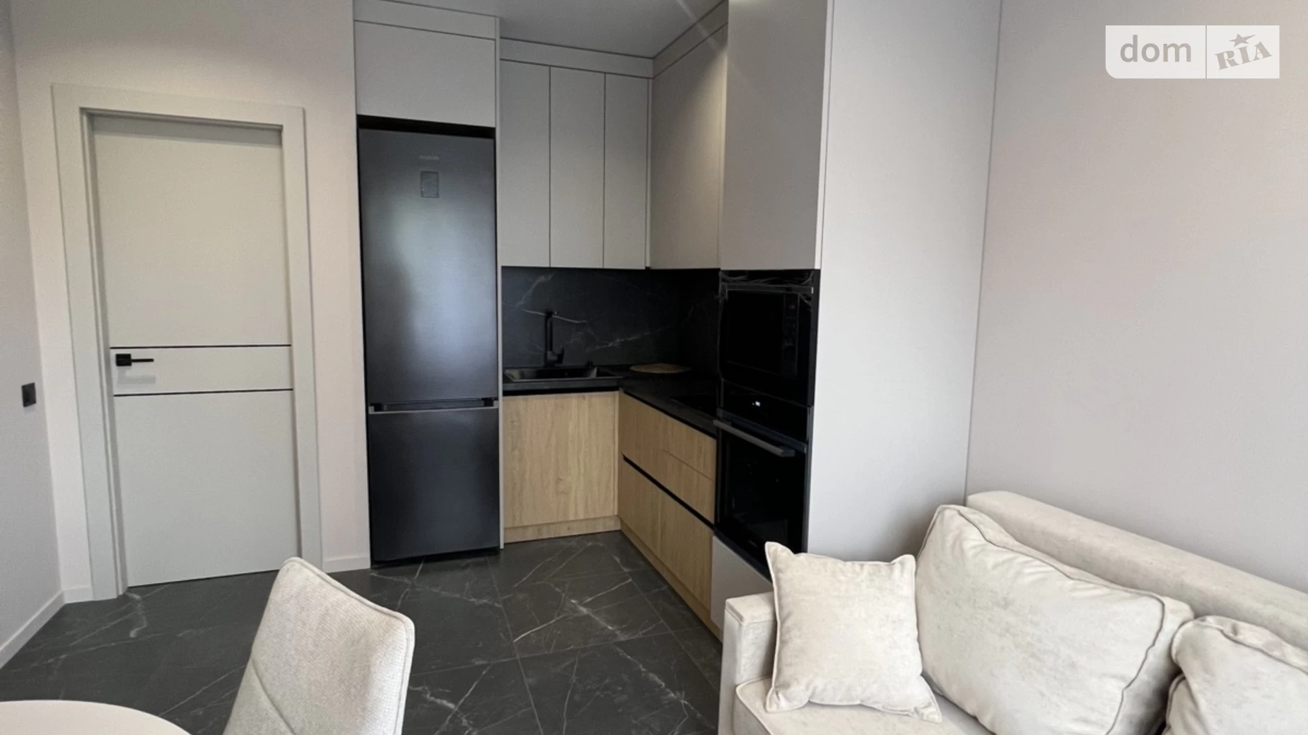 Продается 1-комнатная квартира 40 кв. м в Ровно, ул. Соборная, 285Д - фото 2