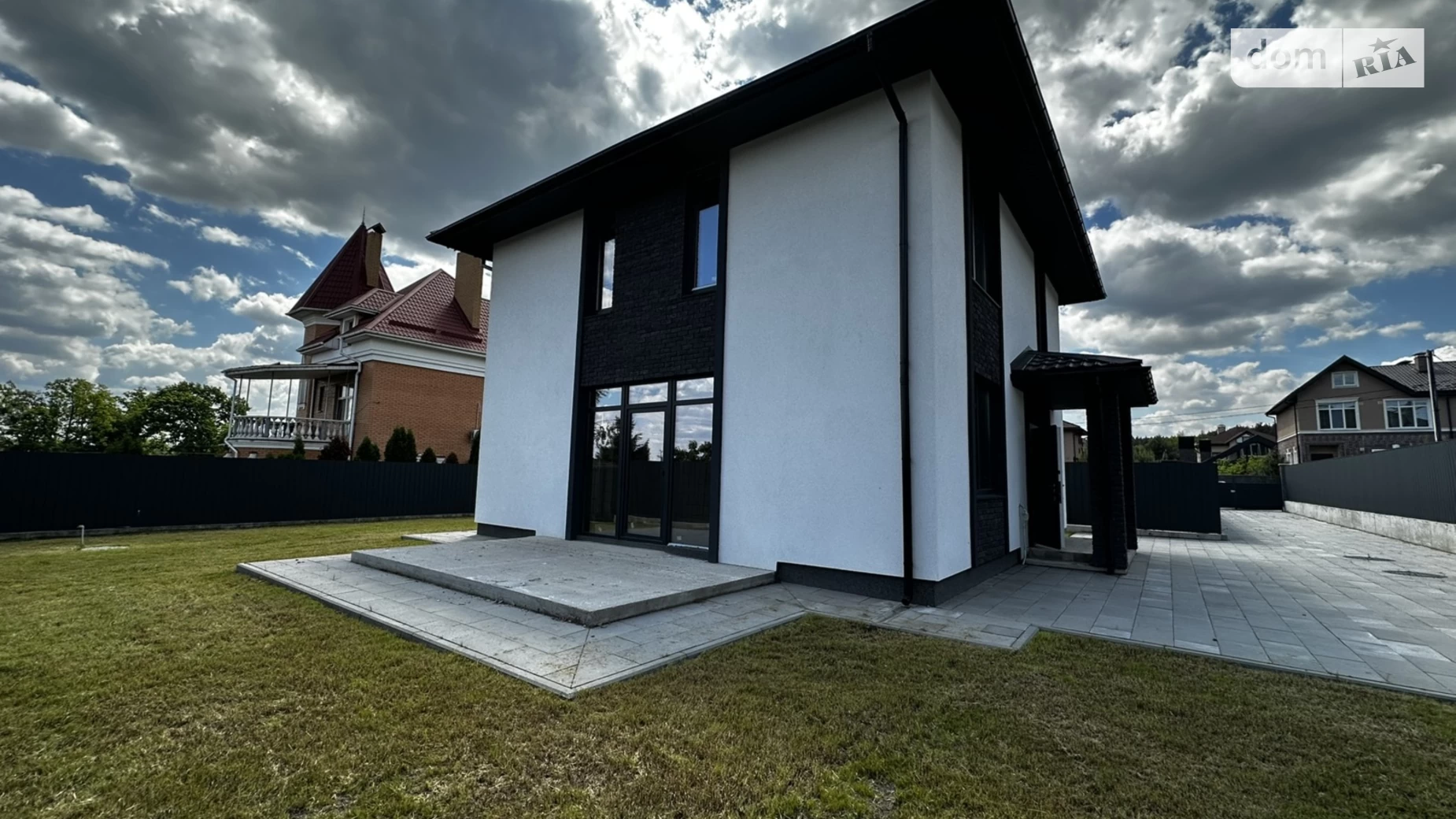 Продается дом на 2 этажа 130 кв. м с гаражом, цена: 165000 $ - фото 2