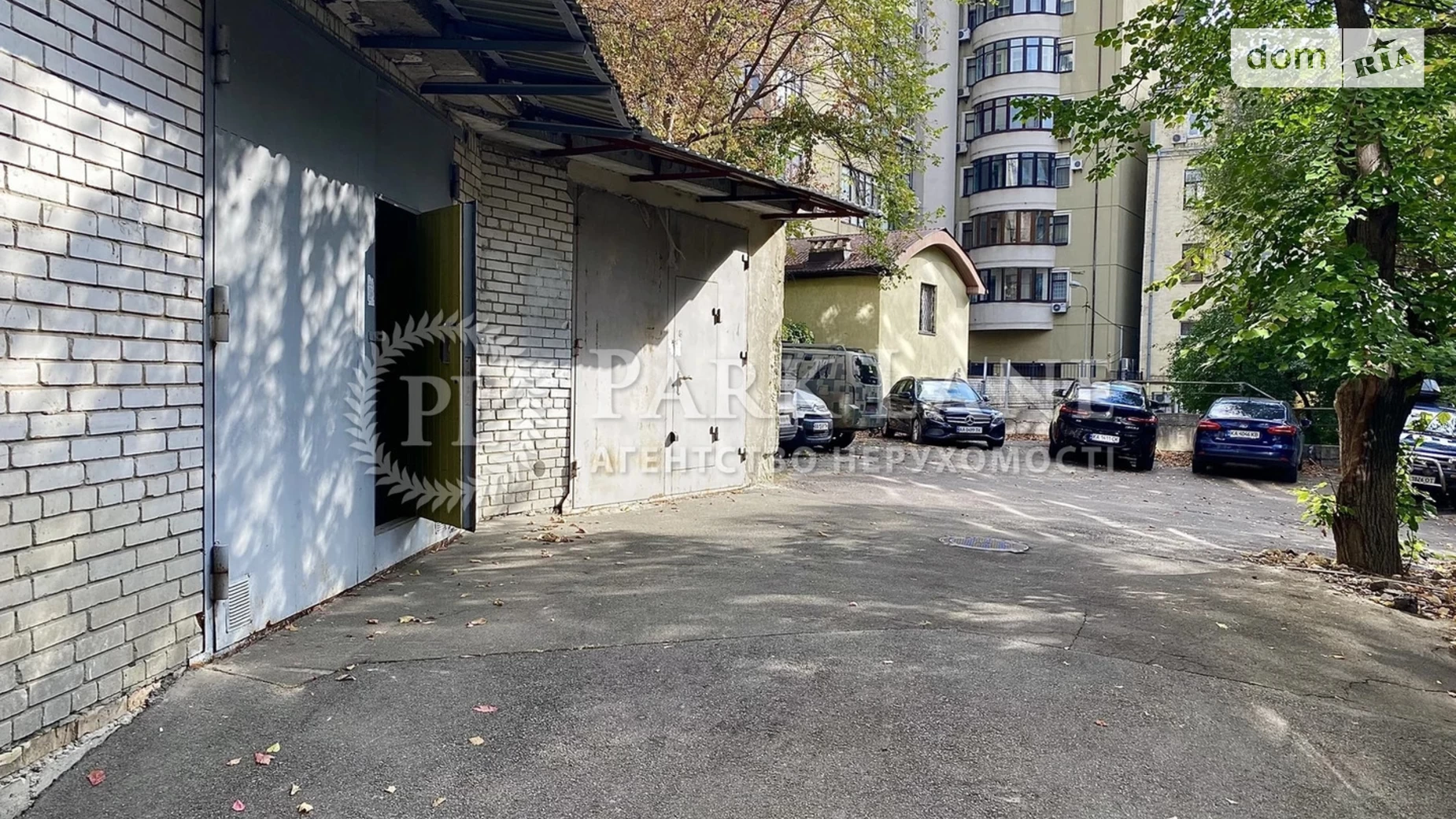 Продается отдельно стоящий гараж универсальный на 28.8 кв. м, цена: 40000 $ - фото 2