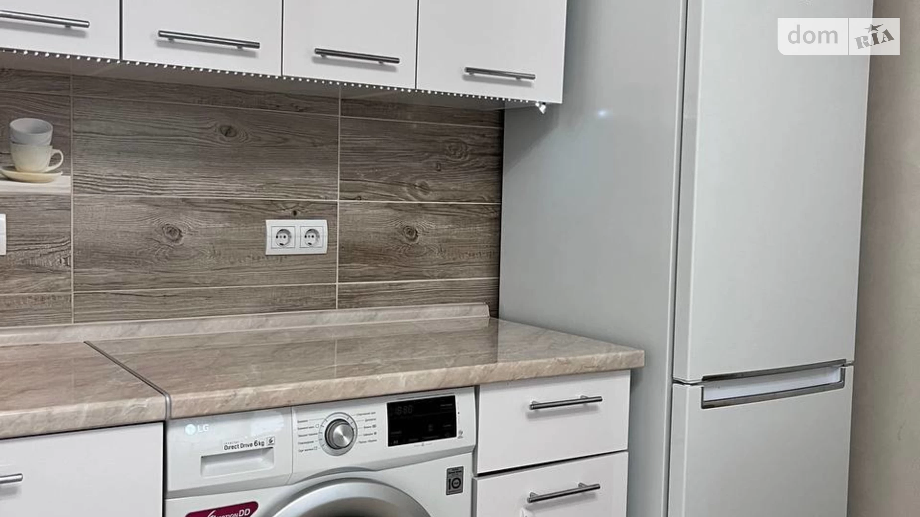 Продается 2-комнатная квартира 69.3 кв. м в Ивано-Франковске, ул. Андрея Мельника, 10 - фото 2