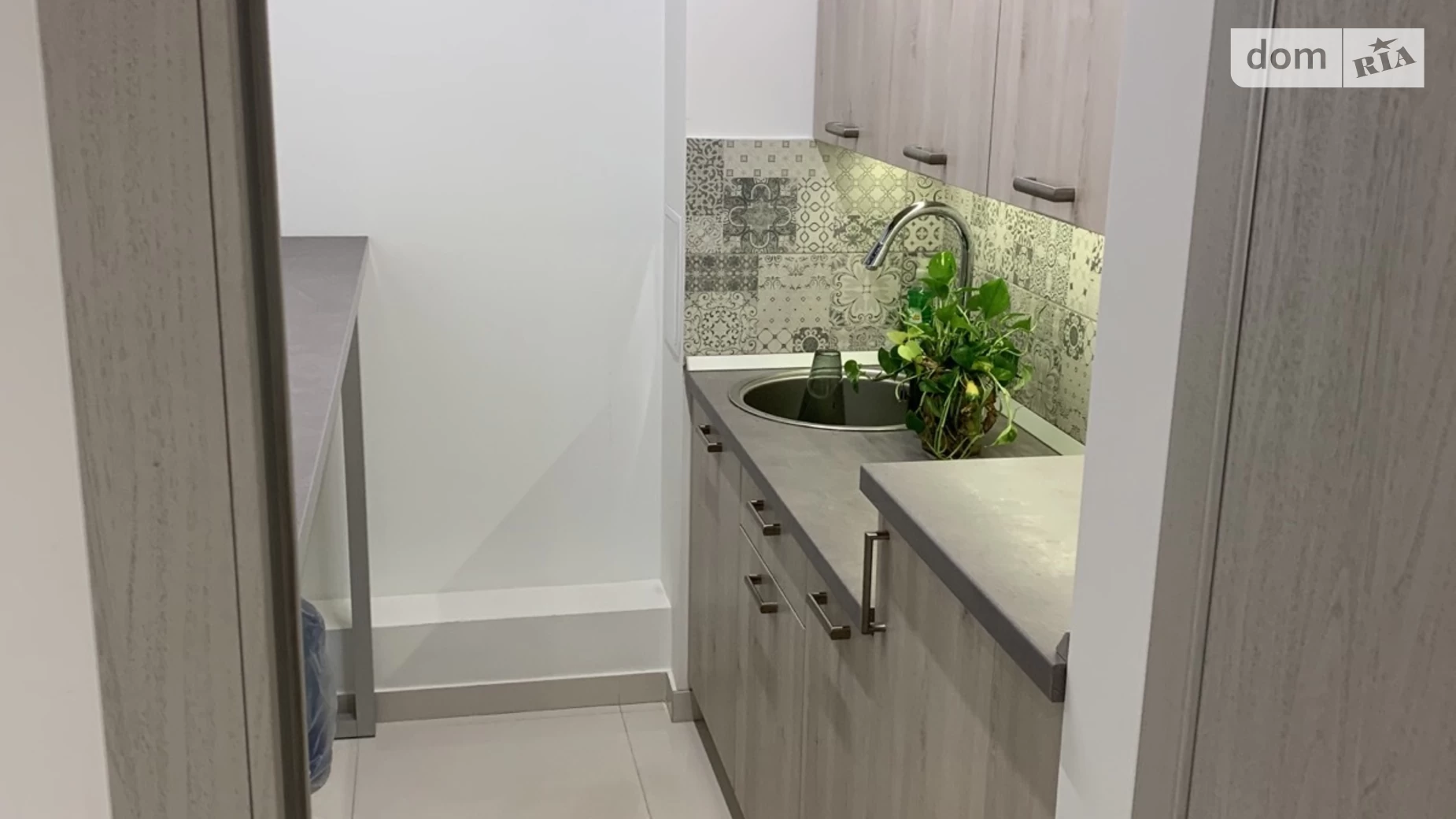 Сдается в аренду офис 88.3 кв. м в бизнес-центре, цена: 1900 $ - фото 4