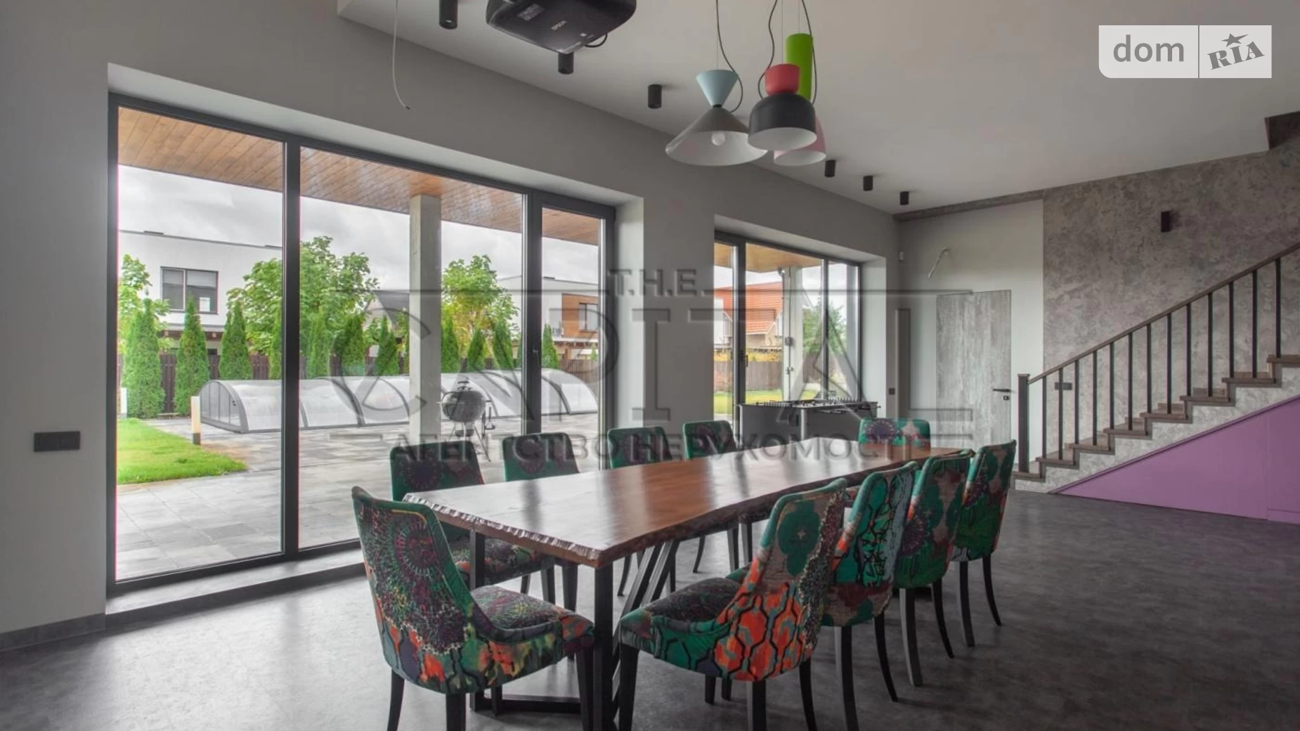 Продается дом на 2 этажа 324.8 кв. м с участком, цена: 460000 € - фото 3