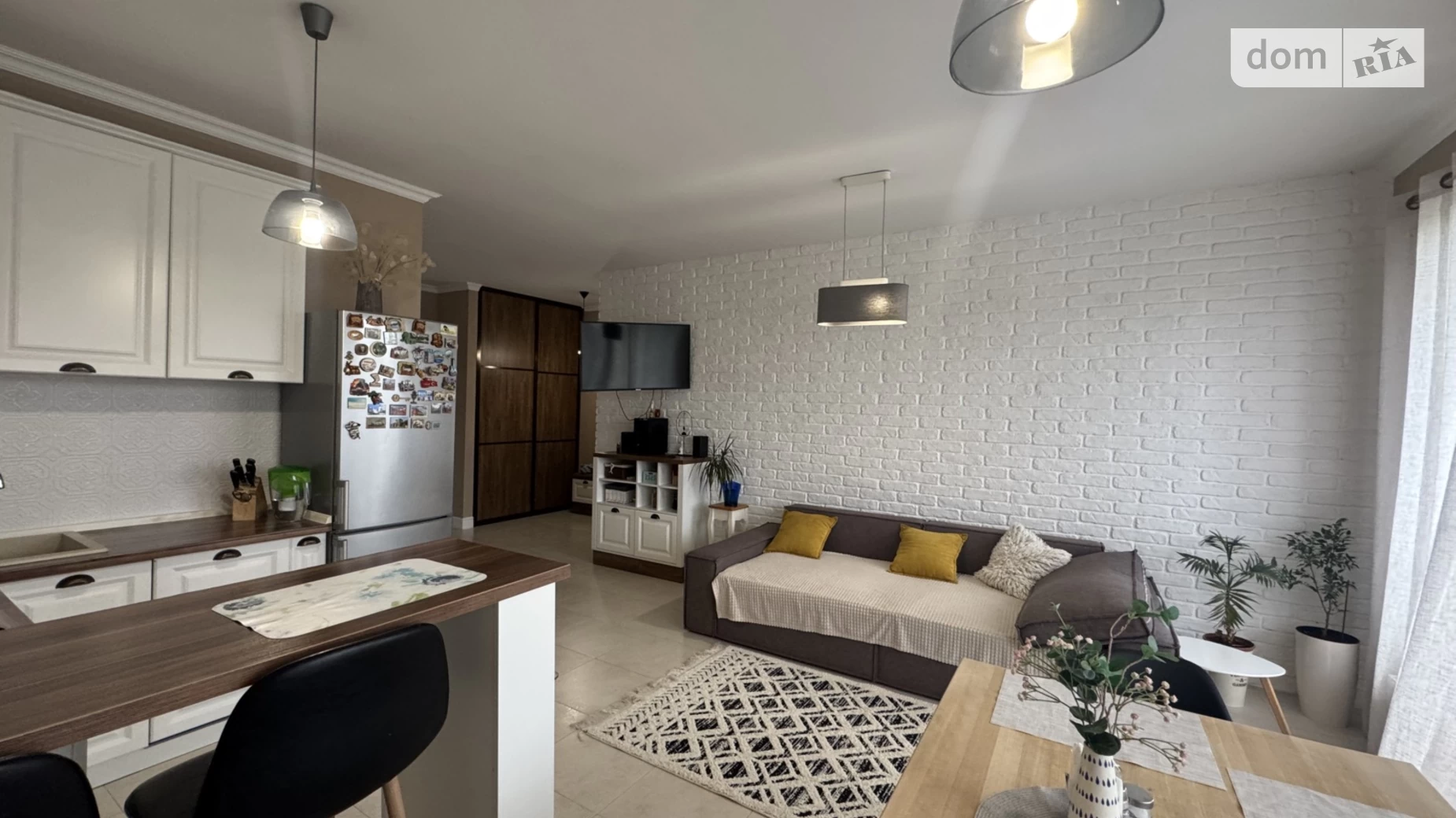 Продается 2-комнатная квартира 70 кв. м в Ровно, ул. Петра Григоренко - фото 2