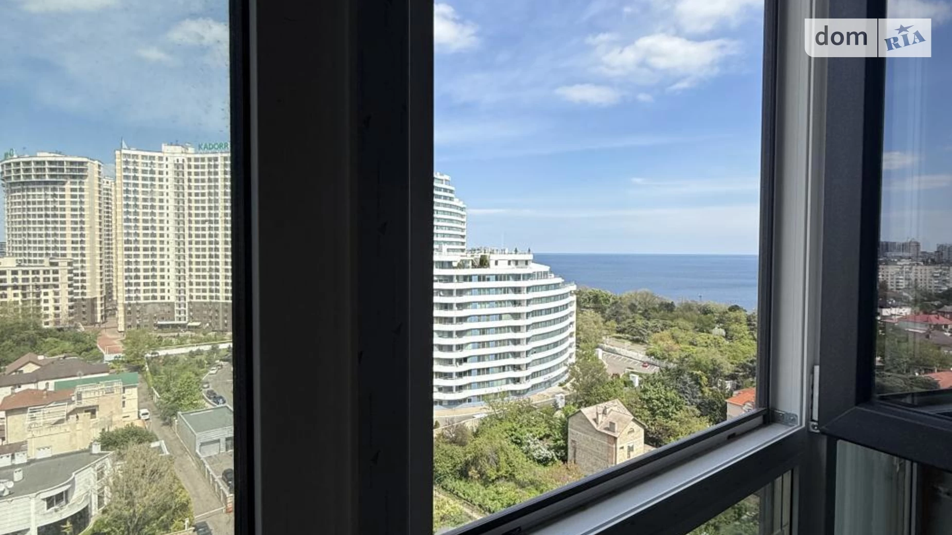 Продается 1-комнатная квартира 39 кв. м в Одессе, ул. Литературная, 10Б - фото 2