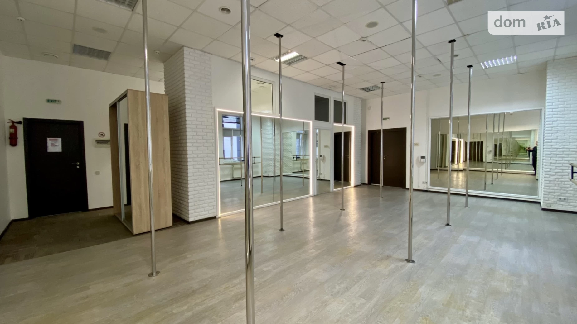 Сдается в аренду офис 78 кв. м в бизнес-центре, цена: 1590 $ - фото 2
