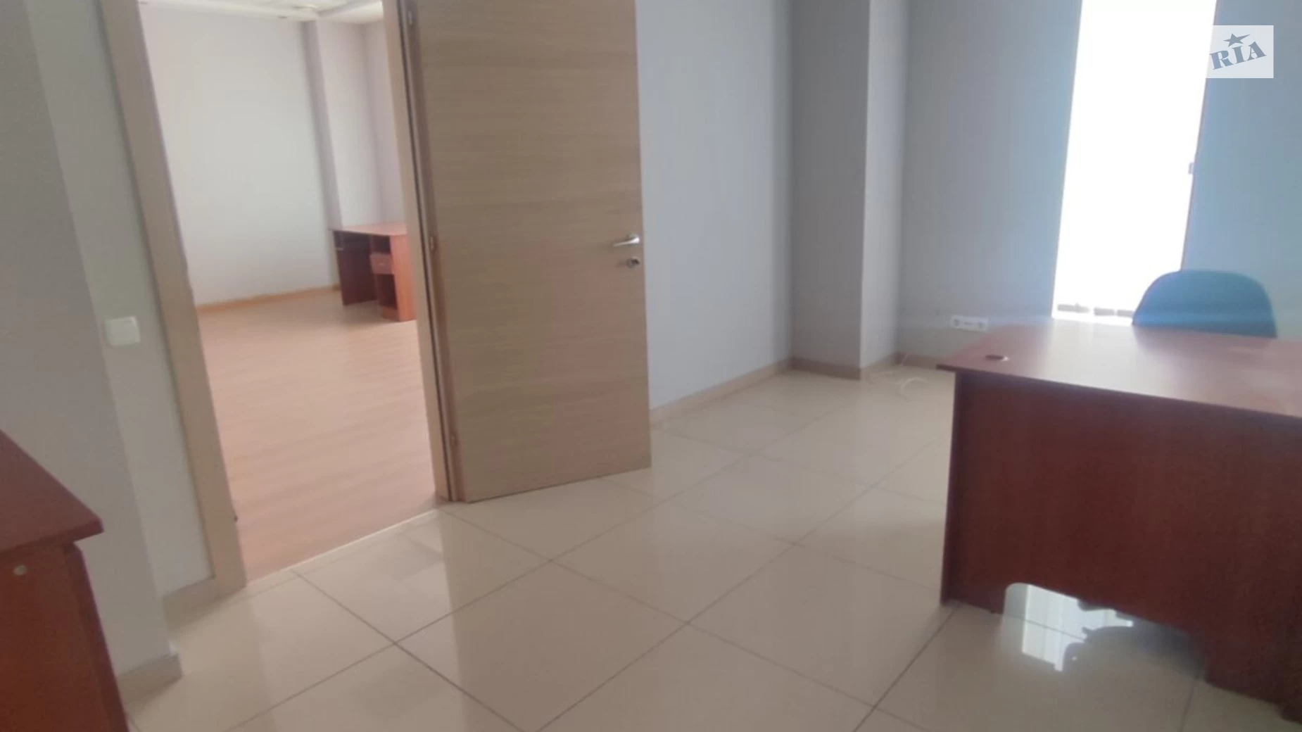 Здається в оренду офіс 82.5 кв. м в бізнес-центрі, цена: 12375 грн - фото 3