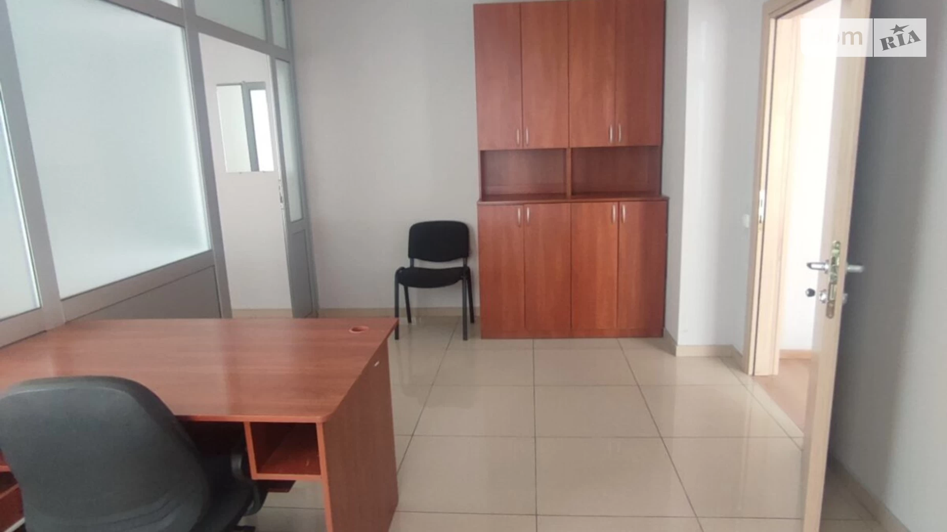 Здається в оренду офіс 82.5 кв. м в бізнес-центрі, цена: 12375 грн - фото 4