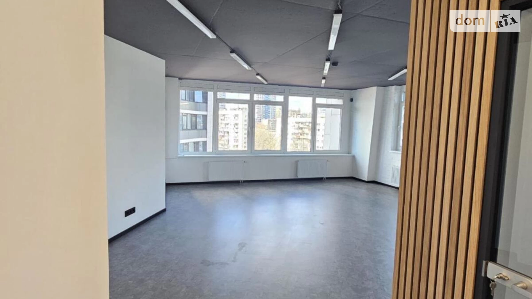 Сдается в аренду офис 98.1 кв. м в бизнес-центре, цена: 1500 $ - фото 2