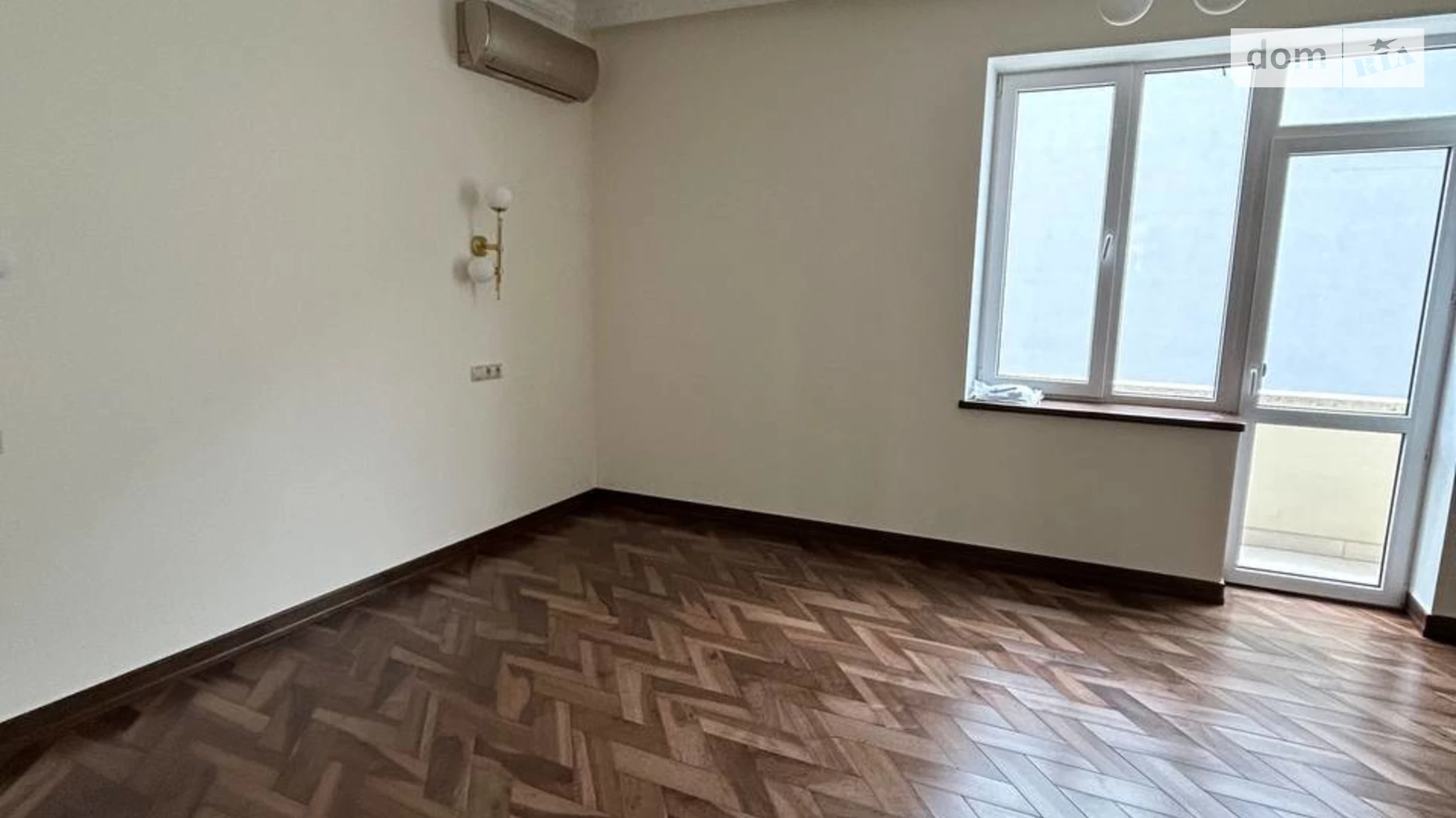 Продается дом на 3 этажа 400 кв. м с гаражом, цена: 650000 $ - фото 3