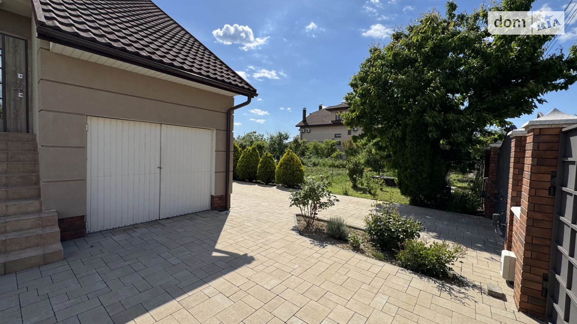 Продается дом на 2 этажа 257 кв. м с верандой, цена: 330000 $ - фото 2