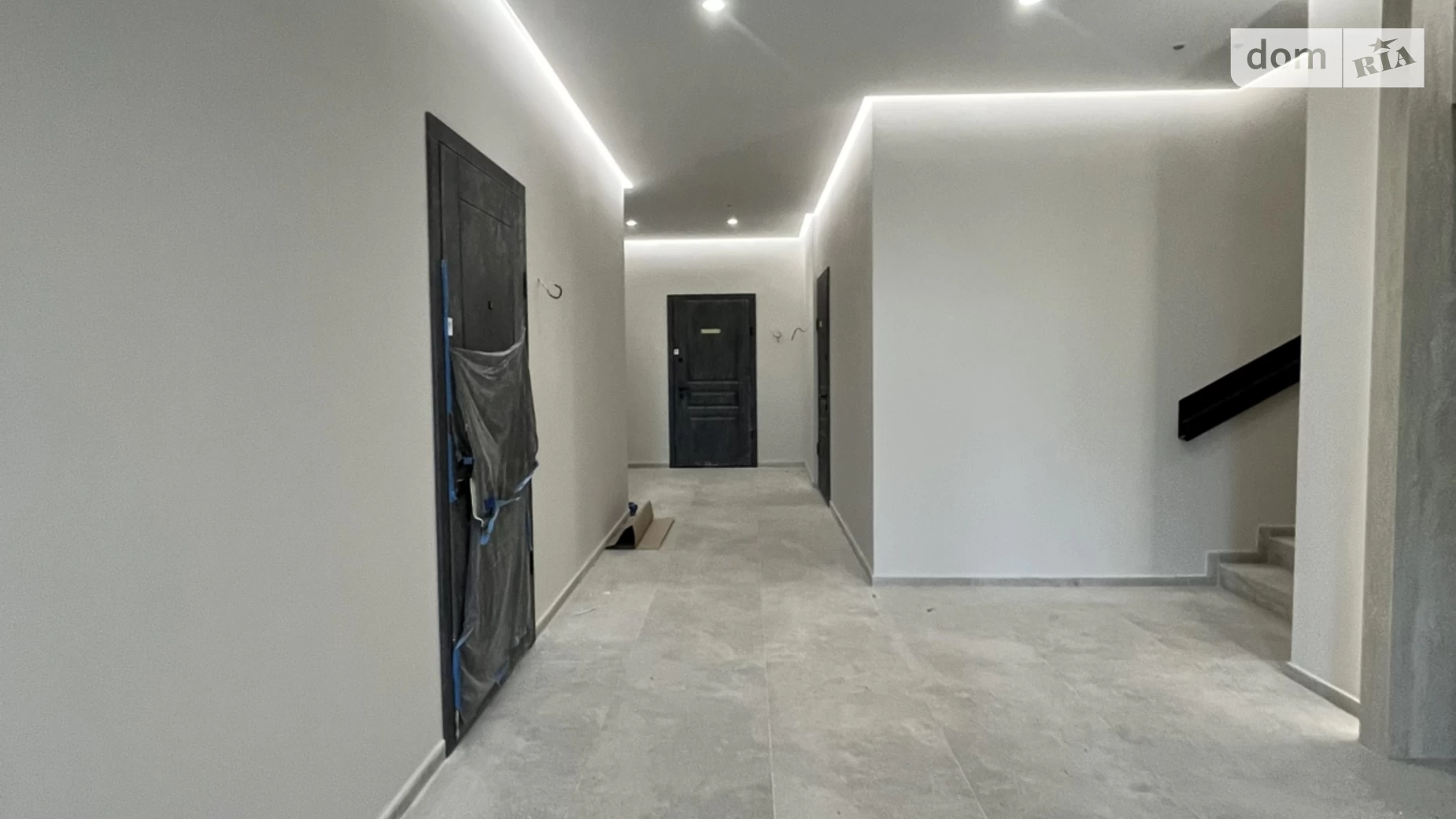 Продается 1-комнатная квартира 54 кв. м в Ужгороде, цена: 64800 $ - фото 2