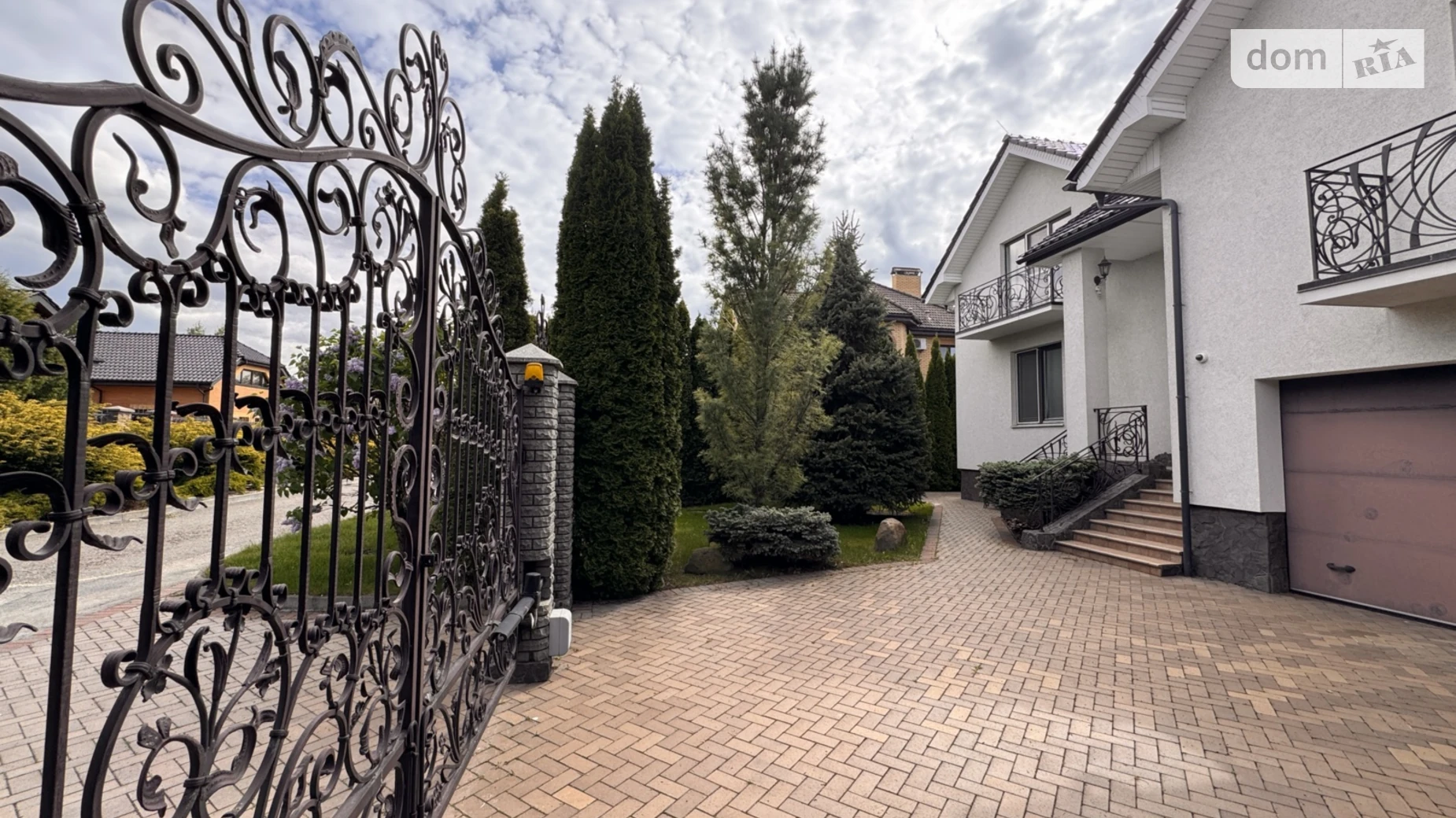 Продается дом на 2 этажа 490 кв. м с гаражом, цена: 530000 $ - фото 2