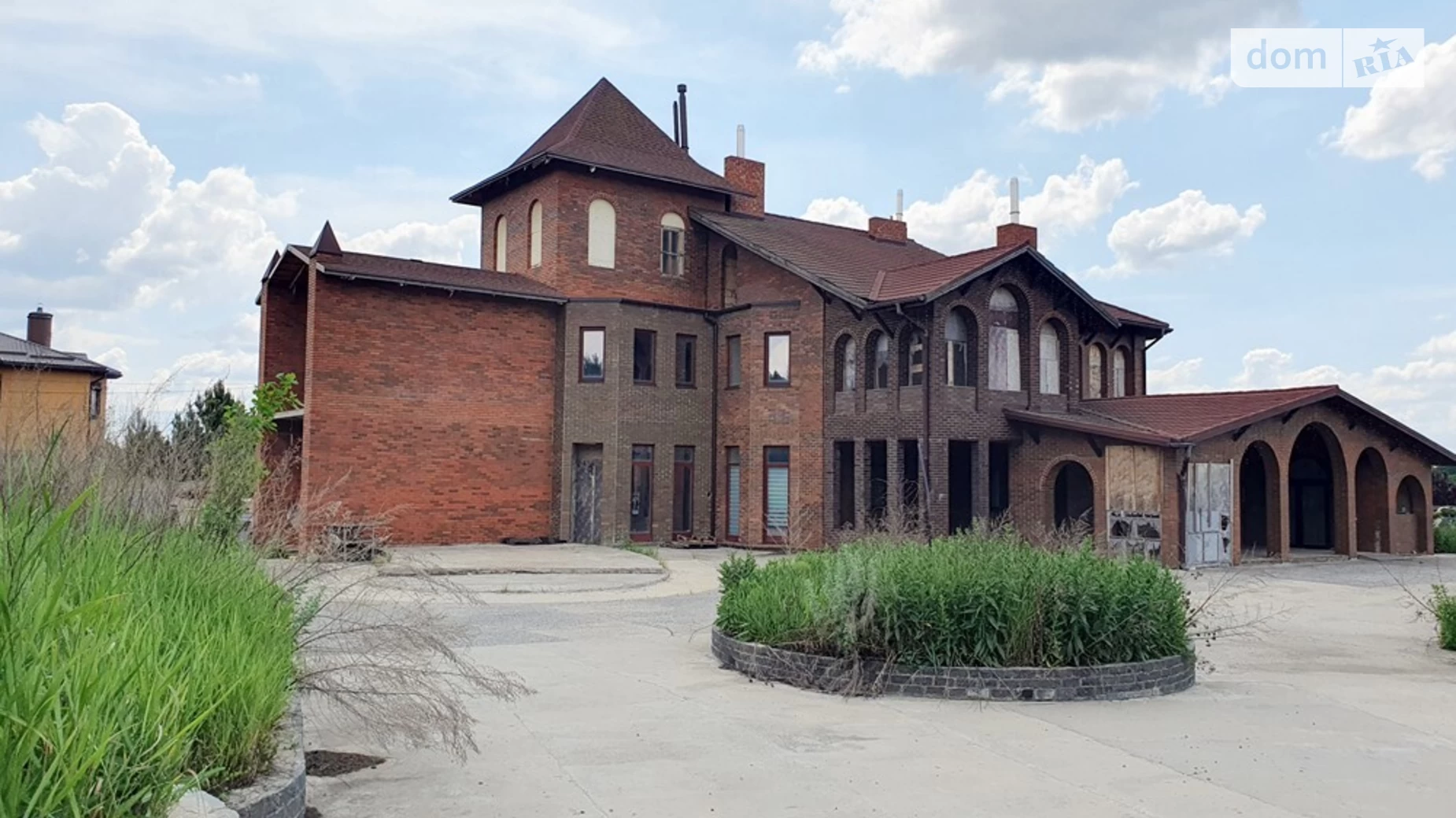 Продается дом на 3 этажа 823 кв. м с участком, цена: 210000 $ - фото 2