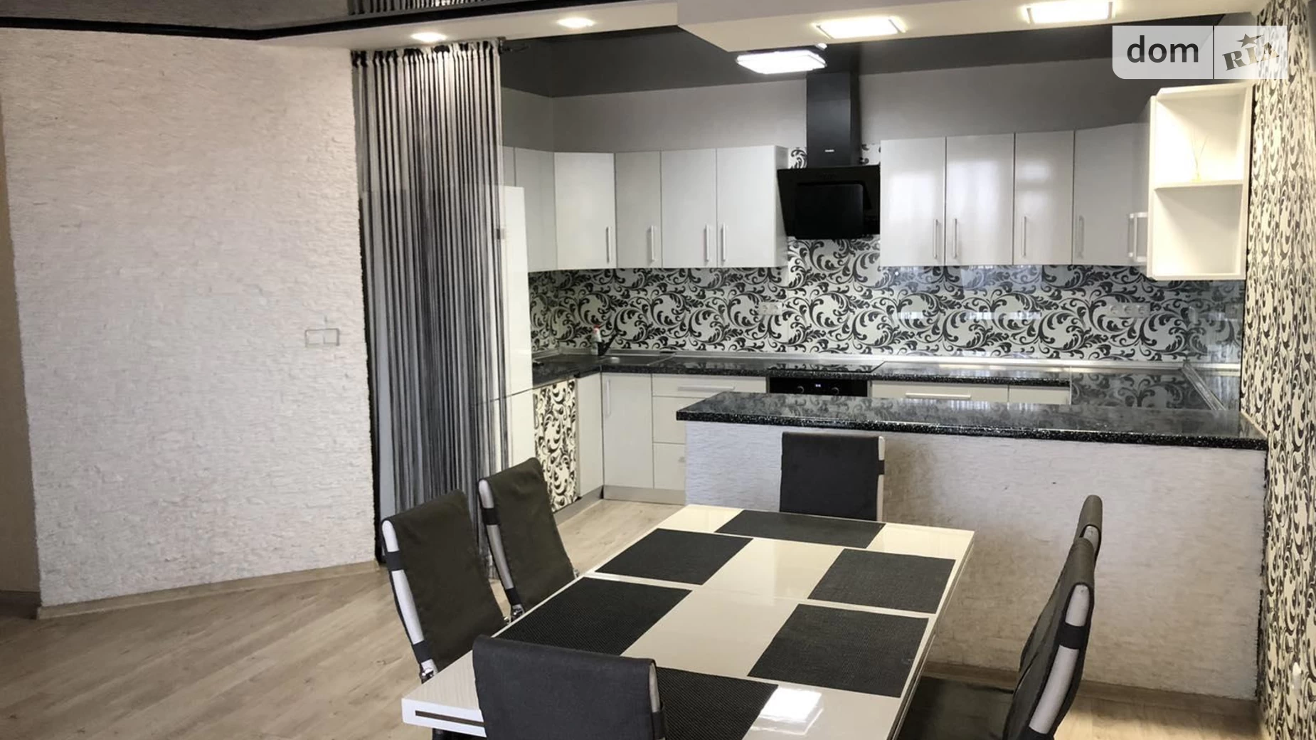 Продается 1-комнатная квартира 68.9 кв. м в Ужгороде, ул. Легоцкого, 19А - фото 2