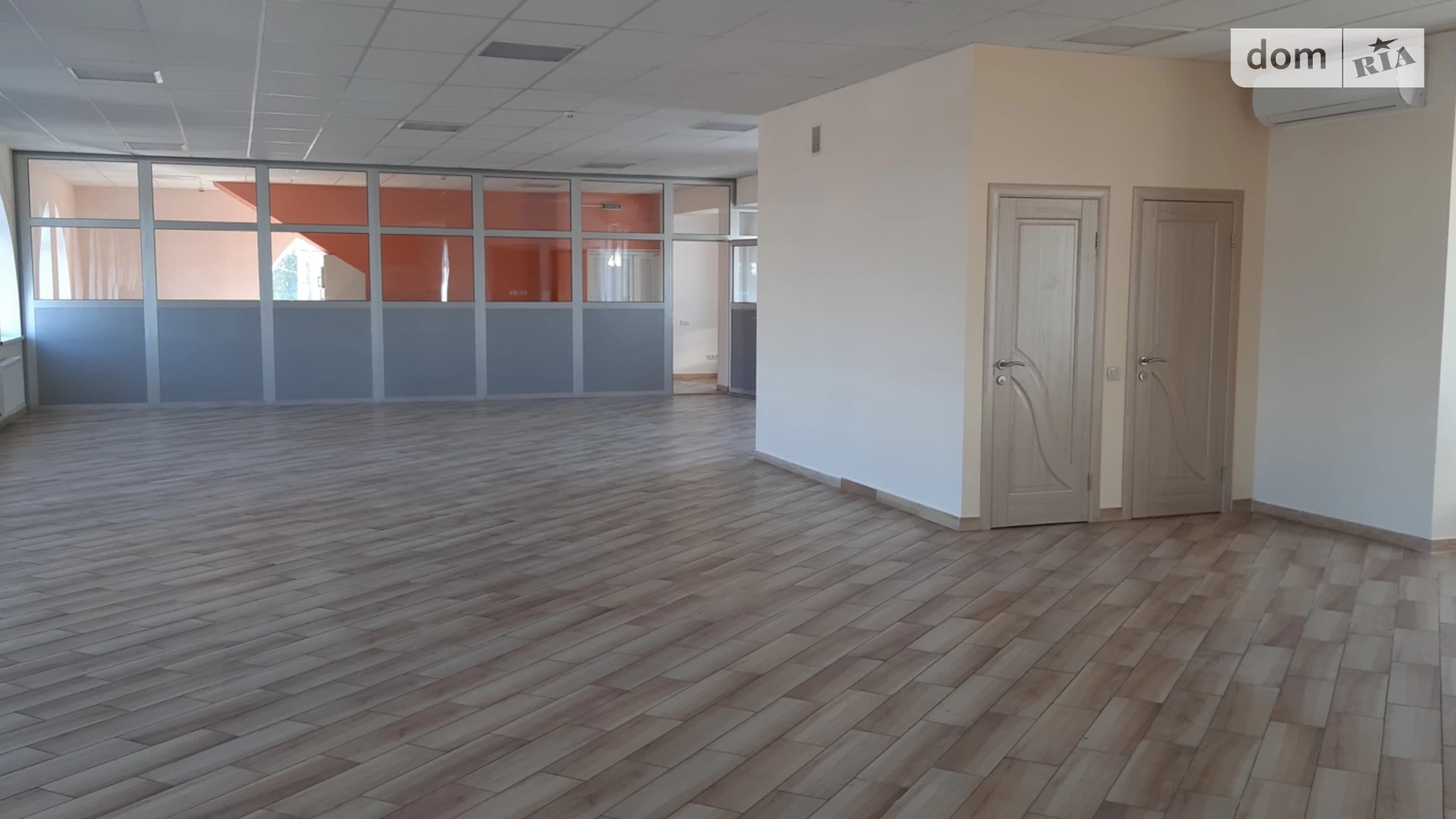 Сдается в аренду офис 303.7 кв. м в бизнес-центре, цена: 36444 грн - фото 4