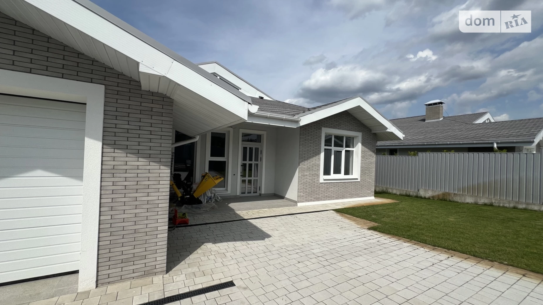 Продается дом на 2 этажа 156 кв. м с гаражом, цена: 215000 $ - фото 2