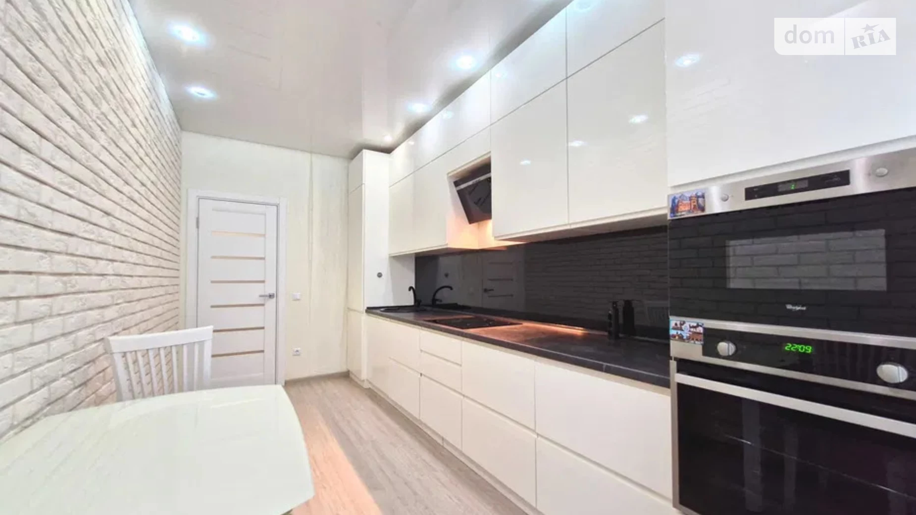 Продається 1-кімнатна квартира 51 кв. м у Києві, вул. Драгоманова, 2А - фото 2