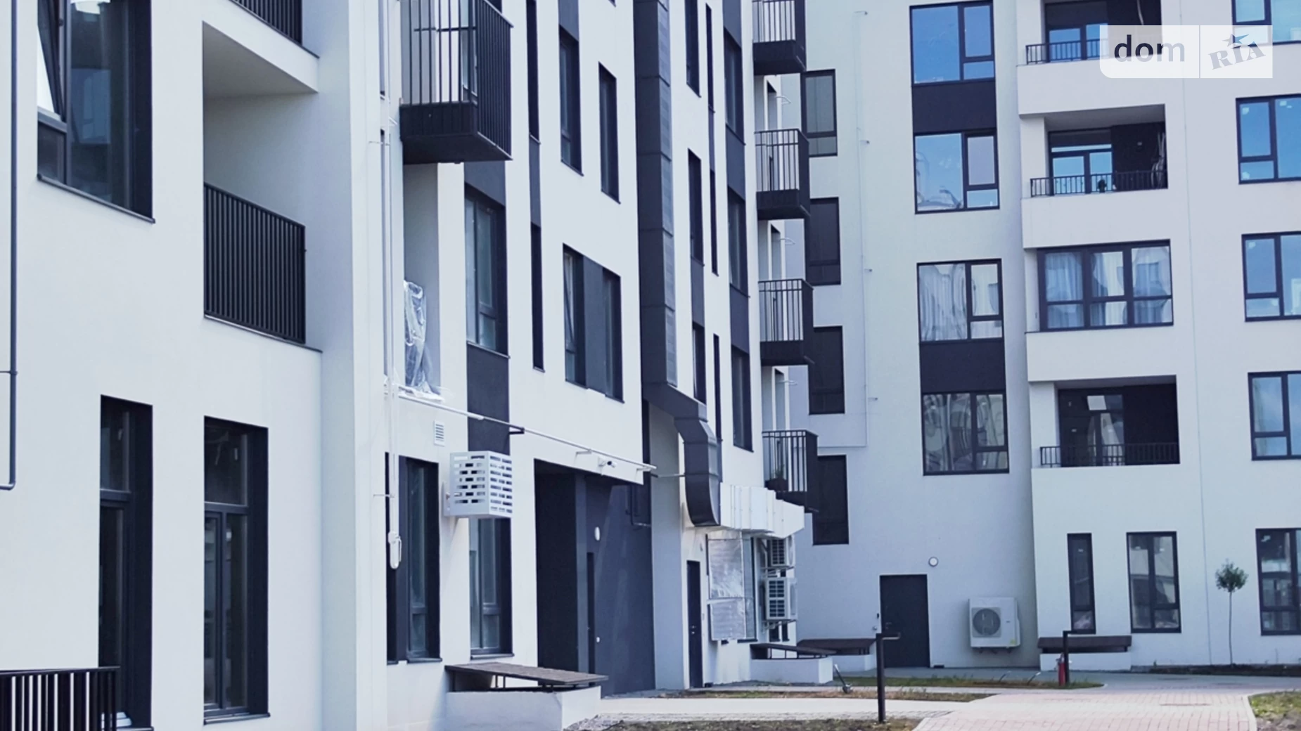 Продается 1-комнатная квартира 42 кв. м в Ровно, ул. Ленокомбинатовская, 4 - фото 2