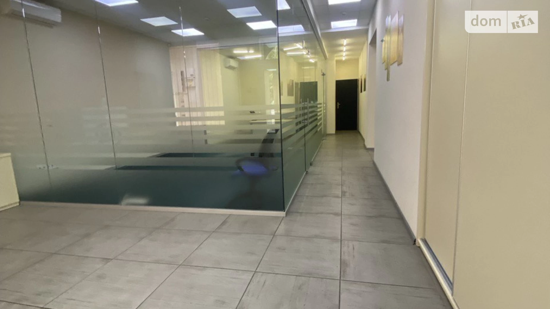 Сдается в аренду офис 197 кв. м в бизнес-центре, цена: 86680 грн - фото 2