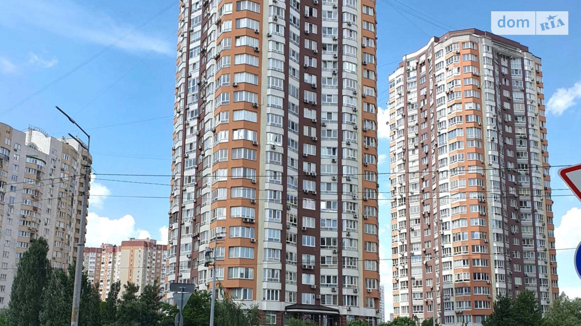 Продается 3-комнатная квартира 77 кв. м в Киеве, ул. Анны Ахматовой, 32/18 - фото 2
