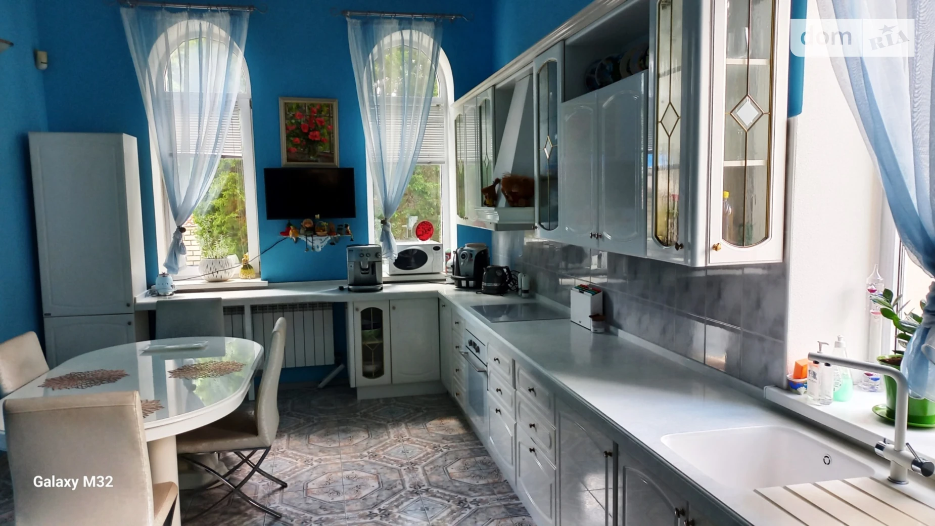 Продается дом на 3 этажа 525.9 кв. м с верандой, цена: 220000 $ - фото 2