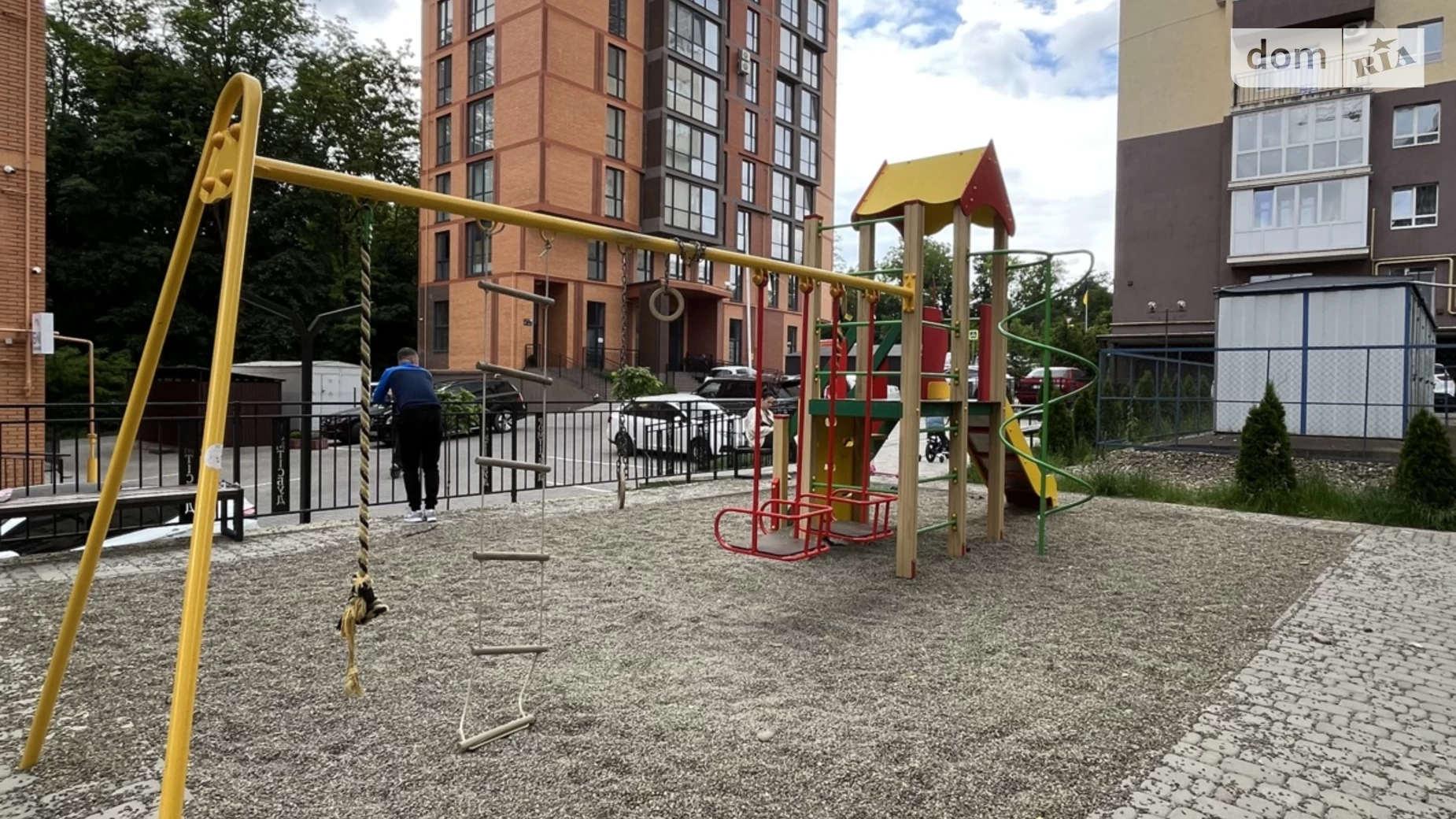 Продається 3-кімнатна квартира 109 кв. м у Чернівцях, вул. Рівненська, 8А - фото 2