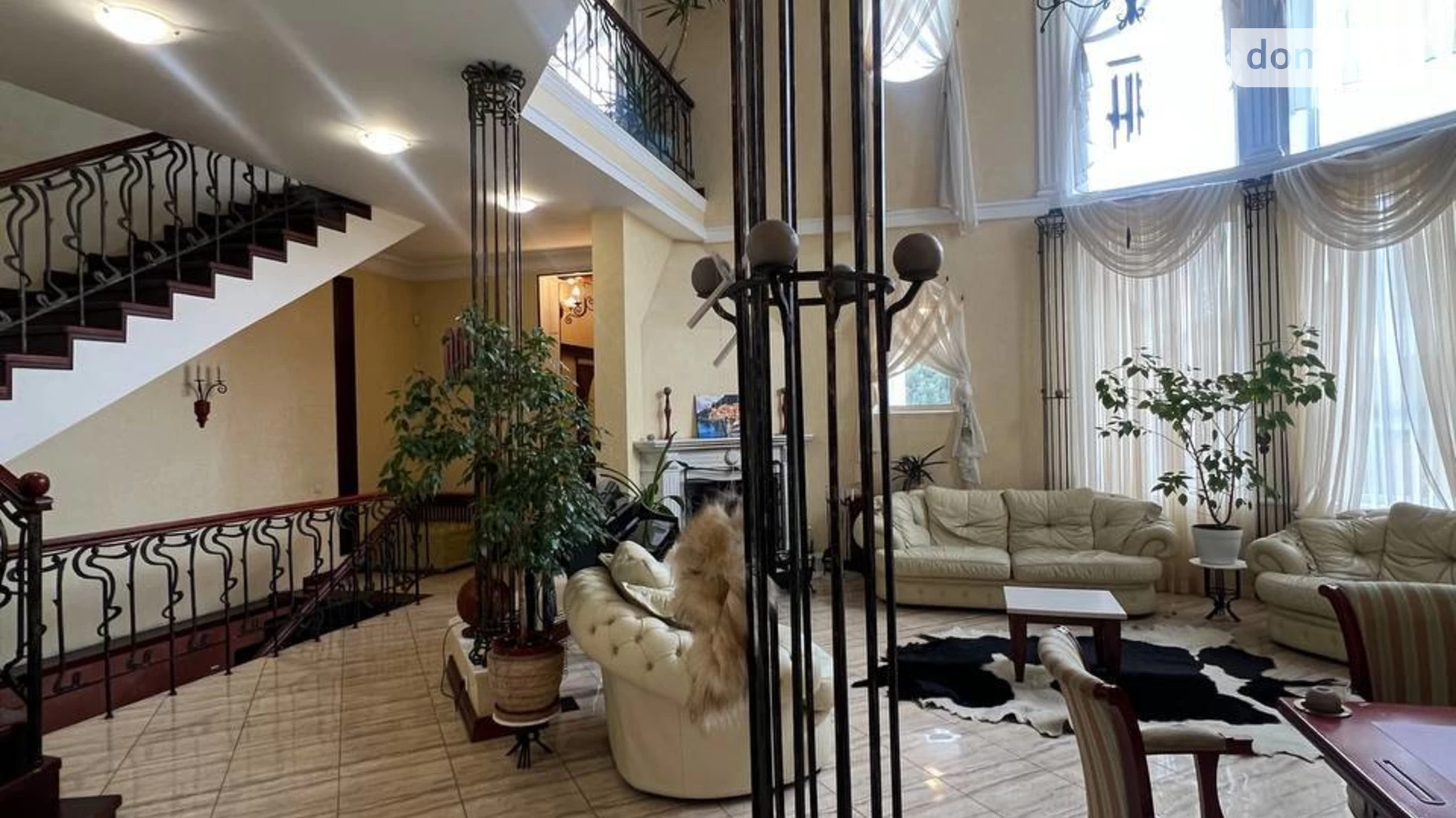 Продается дом на 2 этажа 458.2 кв. м с гаражом, цена: 340000 $ - фото 2