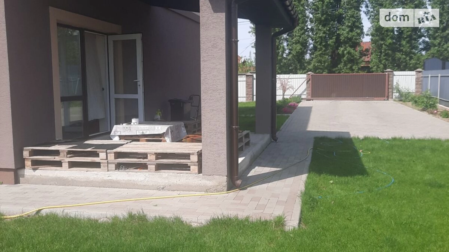 Продается дом на 2 этажа 128 кв. м с бассейном, цена: 130000 $ - фото 3
