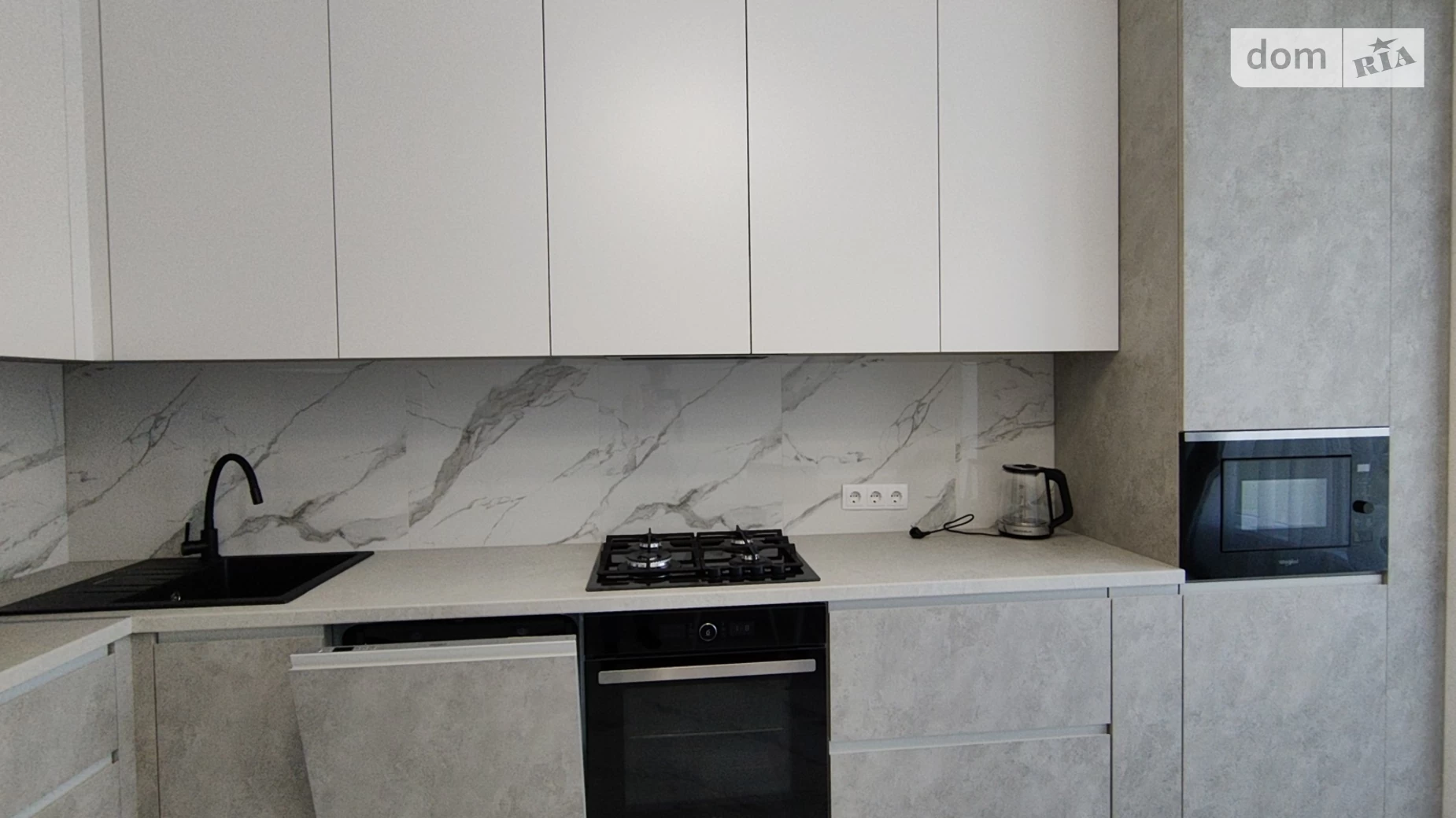 Продается 1-комнатная квартира 42 кв. м в Ивано-Франковске, ул. Высочана Семена, 18 корпус 12 - фото 3