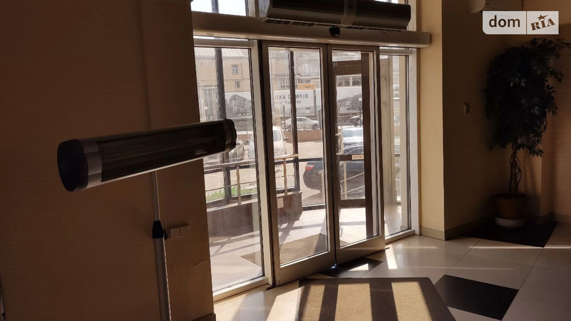 Продается офис 55.4 кв. м в бизнес-центре, цена: 70000 $ - фото 4