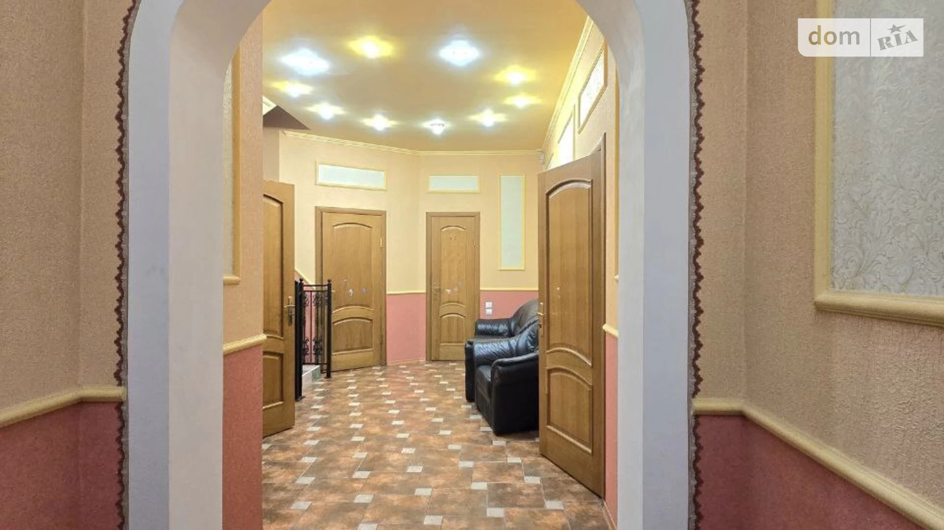Продается дом на 3 этажа 468 кв. м с камином, цена: 330000 $ - фото 4