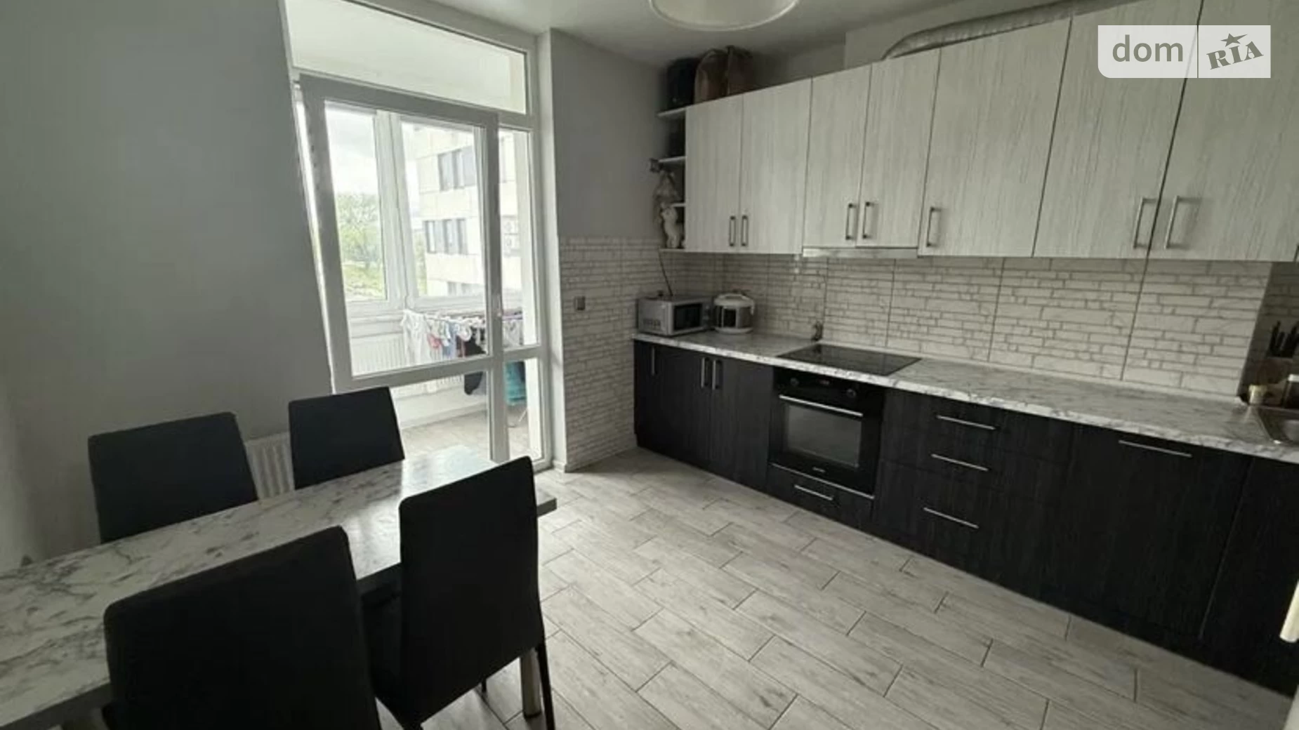 Продается 1-комнатная квартира 42 кв. м в Ровно, ул. Степана Бандеры - фото 2