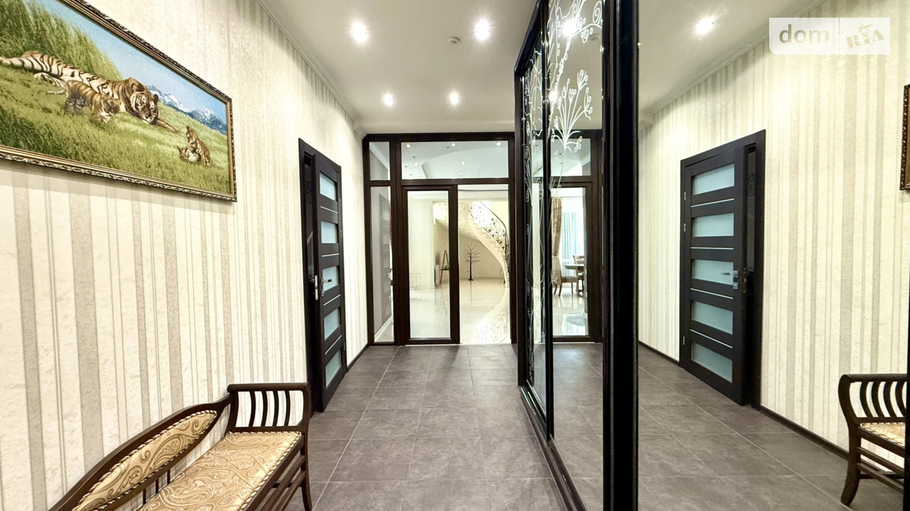 Продается дом на 2 этажа 234 кв. м с садом, цена: 175000 $ - фото 4
