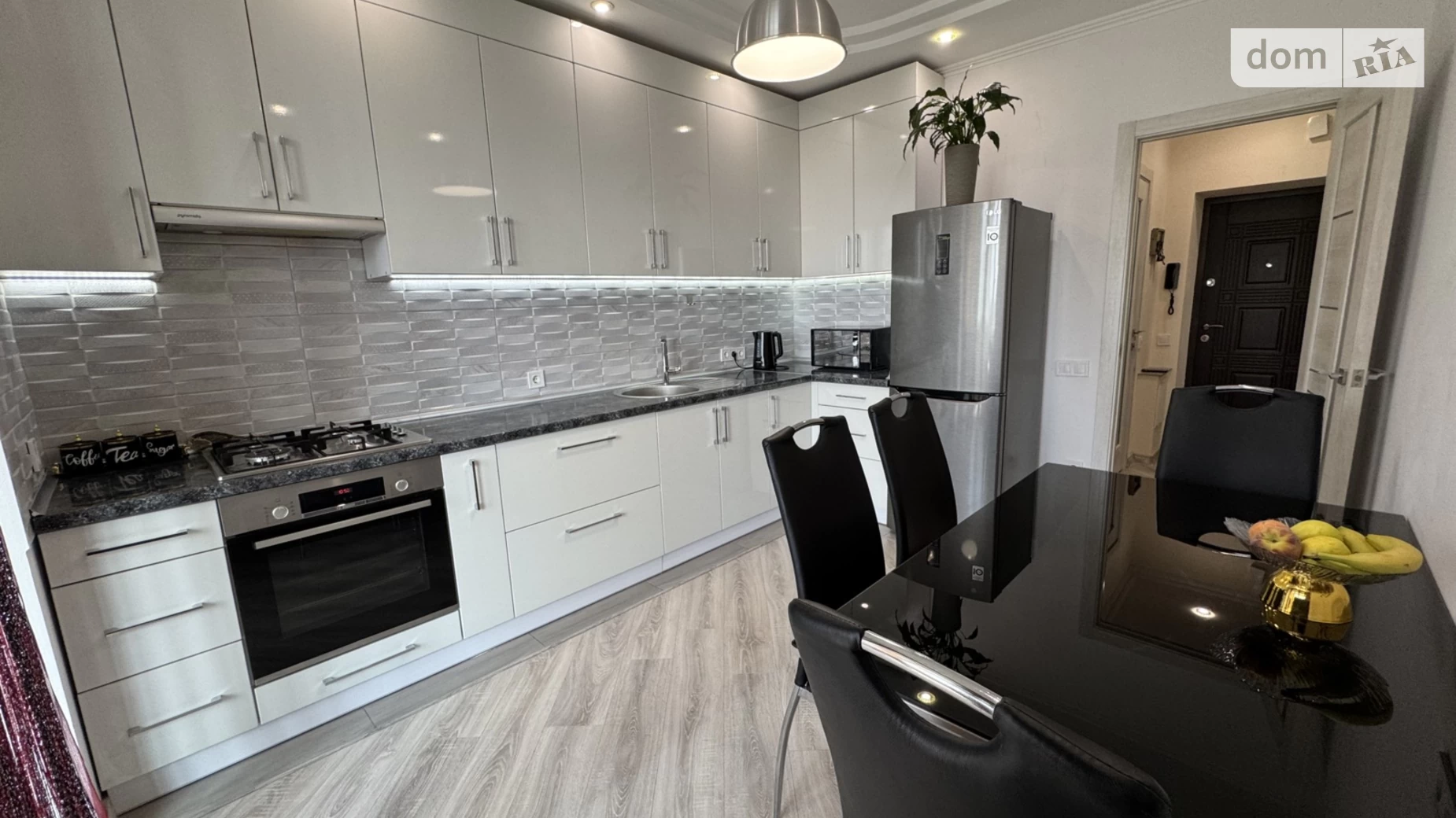 Продается 1-комнатная квартира 45.4 кв. м в Ровно, ул. Соборная, 285А - фото 2