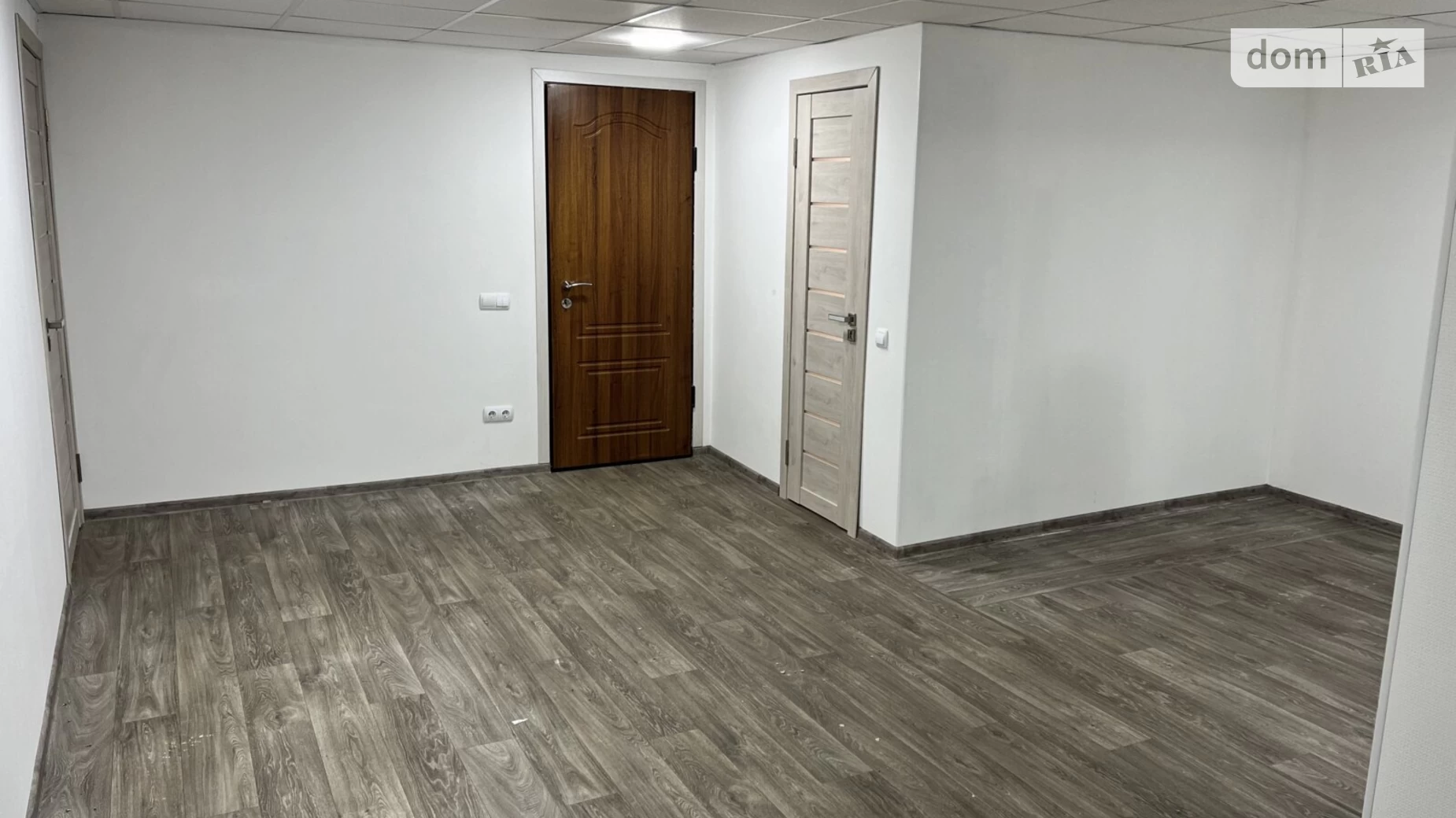 Сдается в аренду офис 80 кв. м в бизнес-центре, цена: 600 $ - фото 2