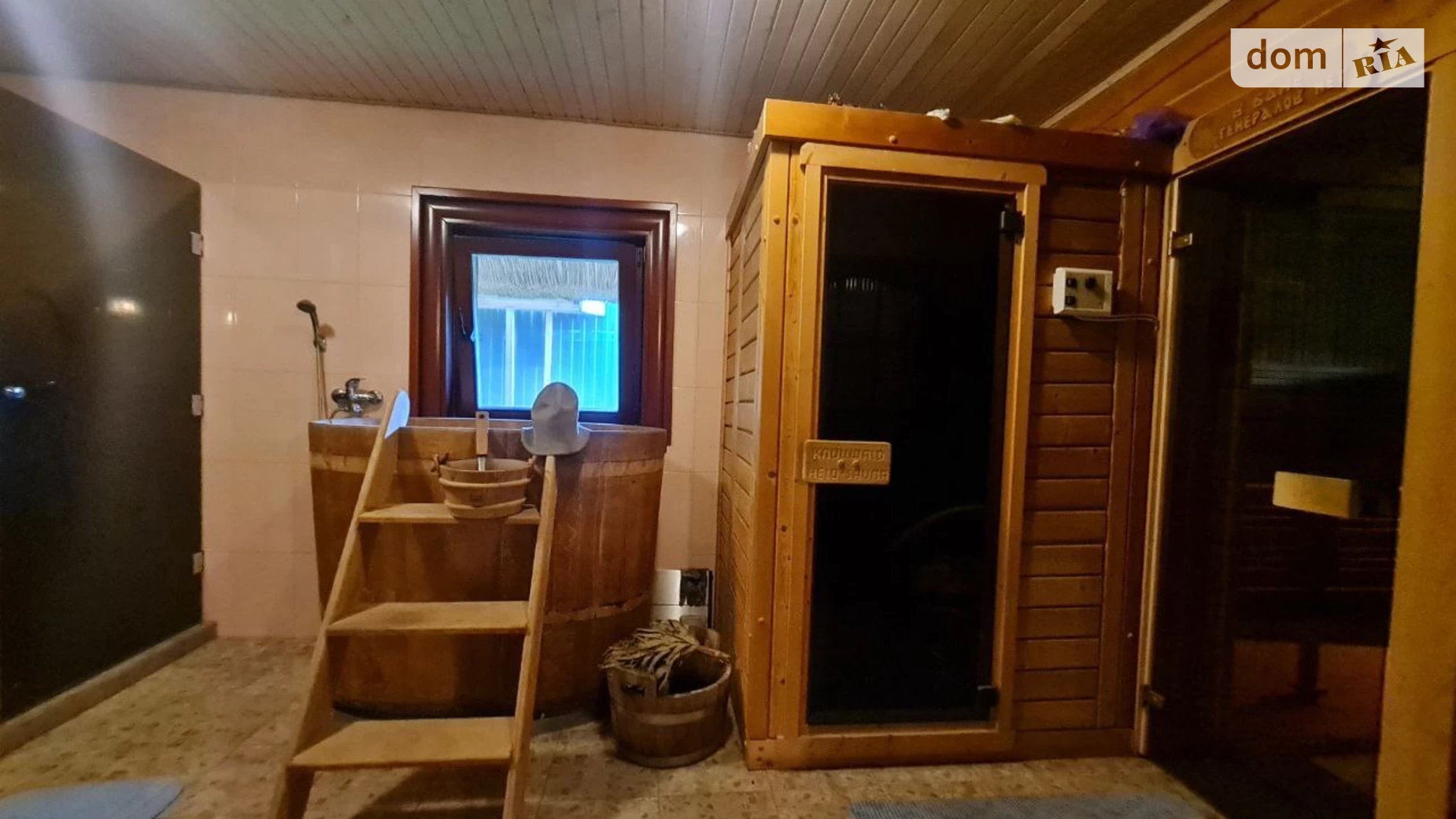 Продается дом на 2 этажа 240 кв. м с бассейном, цена: 415000 $ - фото 2