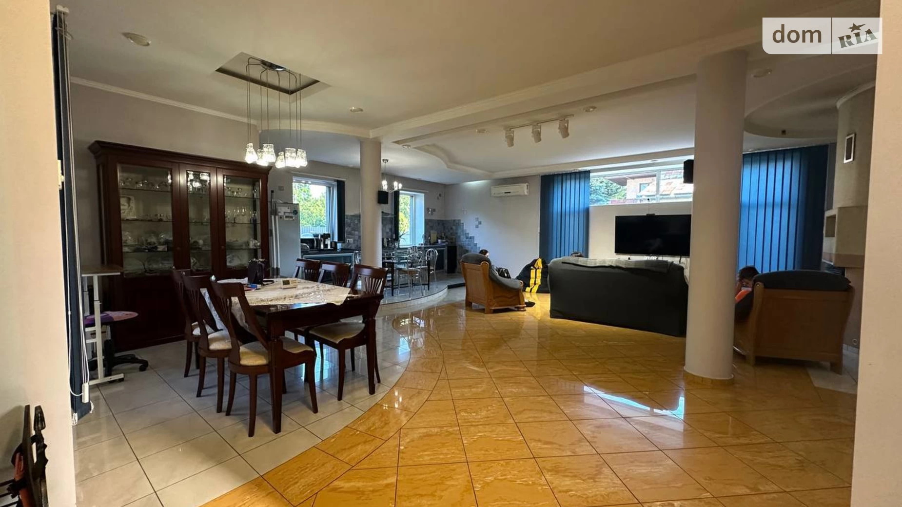 Продается дом на 2 этажа 372.3 кв. м с гаражом, цена: 210000 $ - фото 4