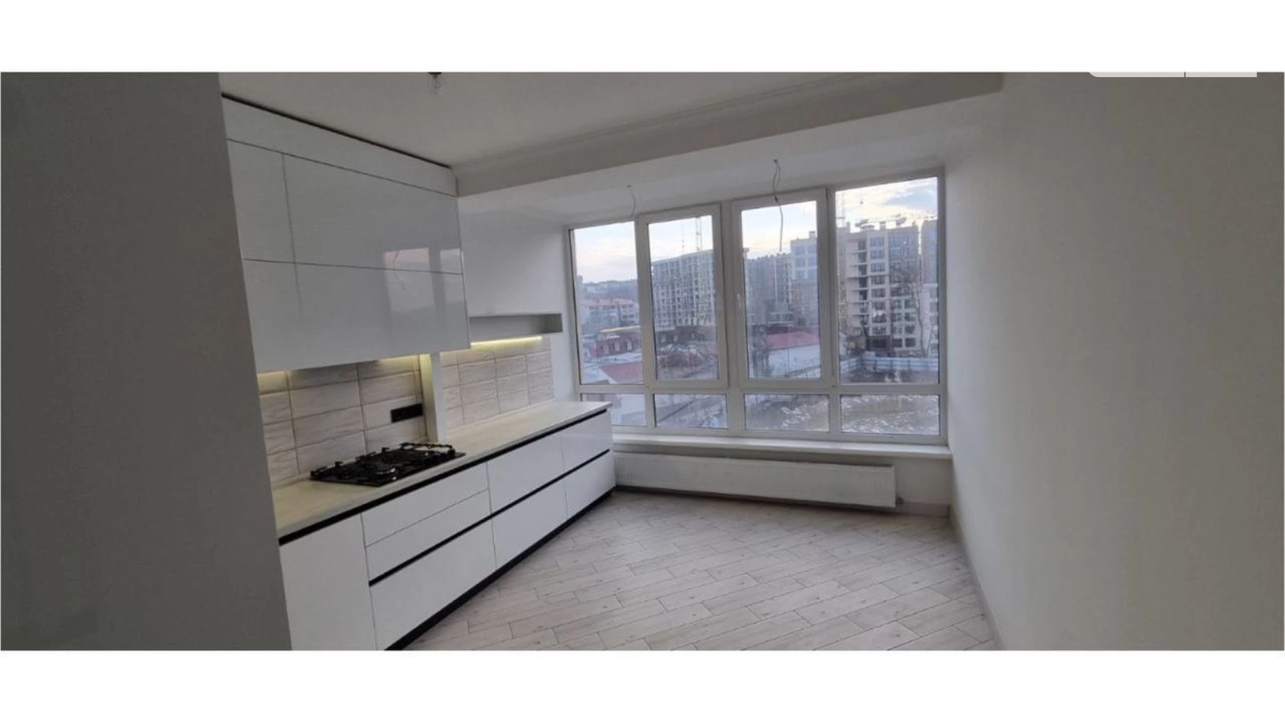Продается 2-комнатная квартира 73.5 кв. м в Черновцах, просп. Независимости, 116А - фото 4