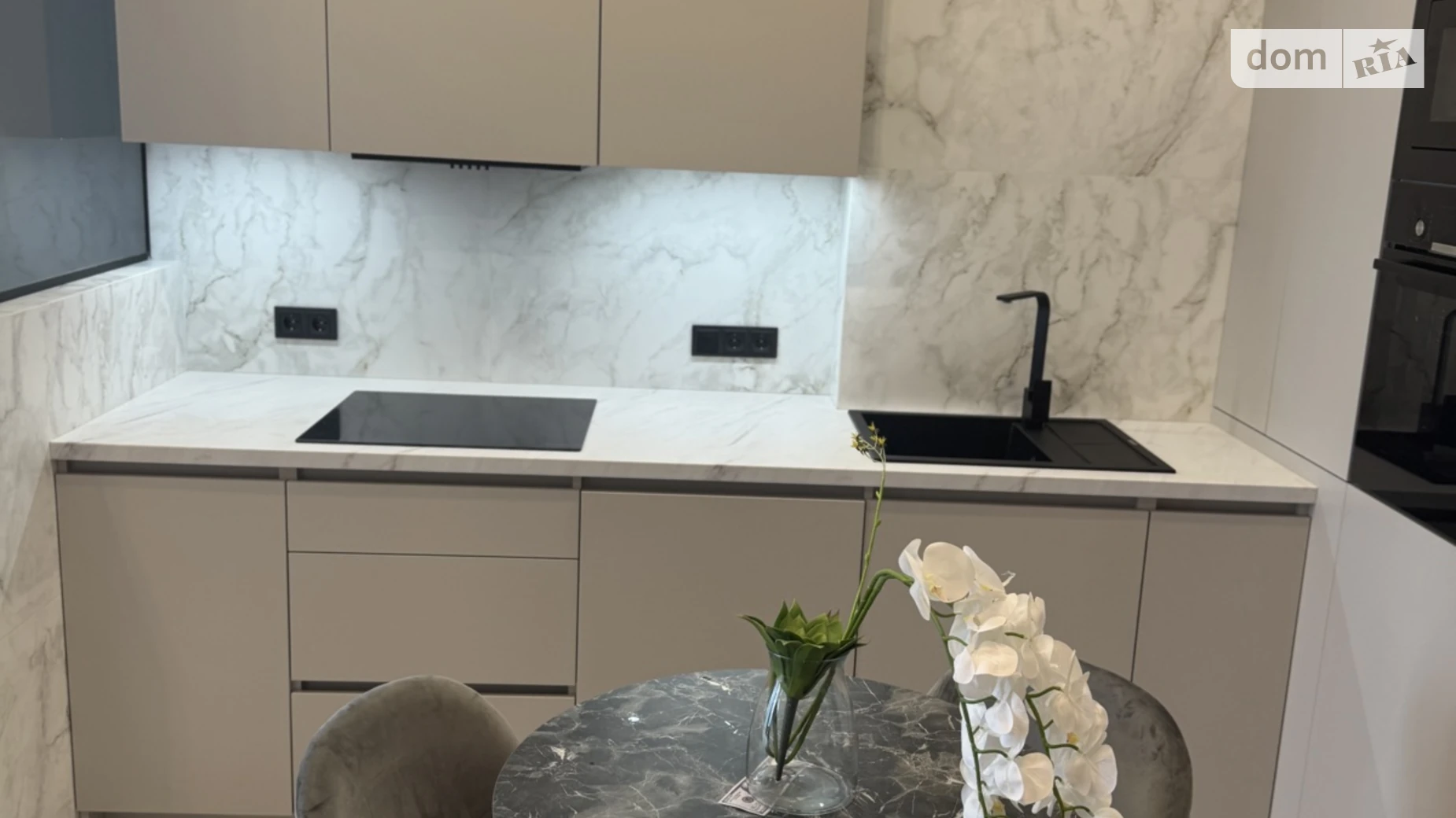 Продается 1-комнатная квартира 55 кв. м в Одессе, ул. 13 станция Большого Фонтана, 153Д - фото 2