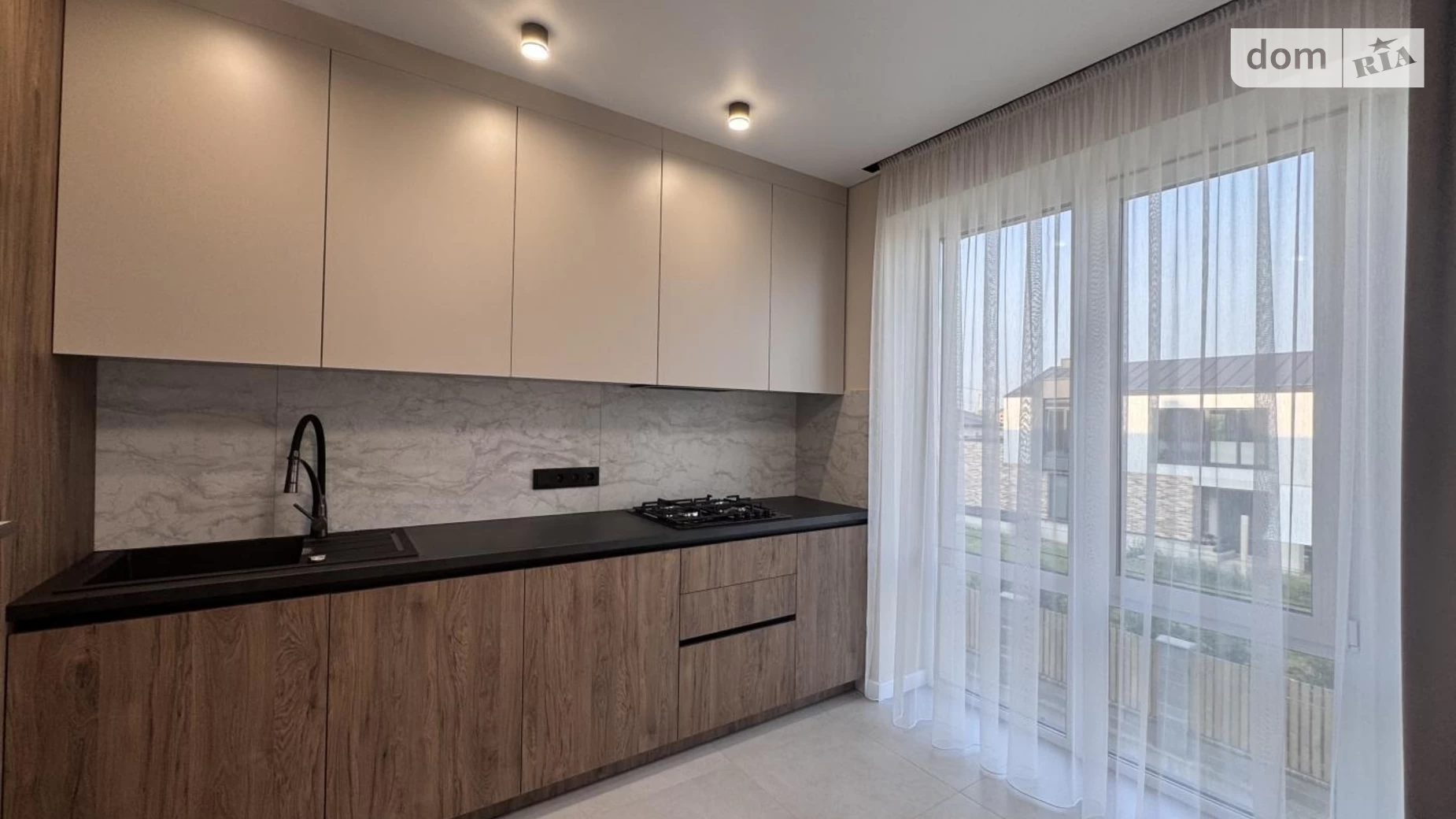 Продается 2-комнатная квартира 53 кв. м в Ровно, ул. Николая Боголюбова - фото 2