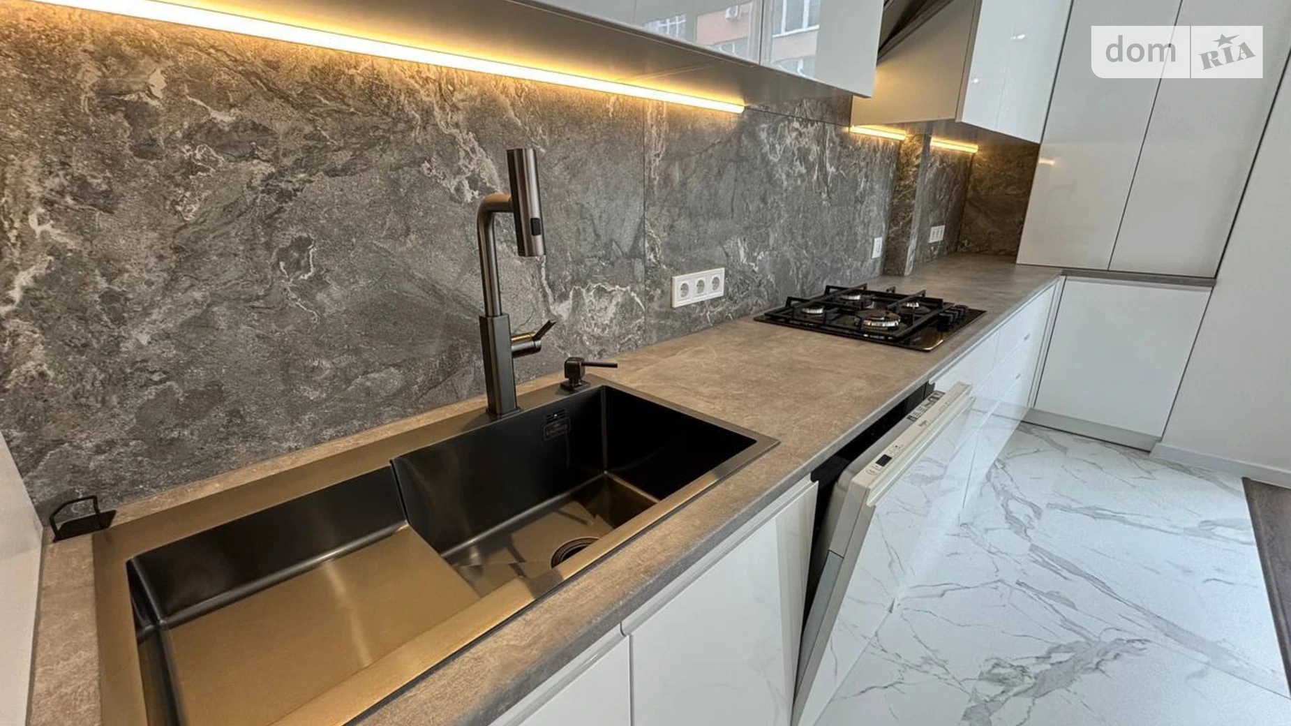 Продается 3-комнатная квартира 77.4 кв. м в Ивано-Франковске, ул. Бельведерська, 23 - фото 2