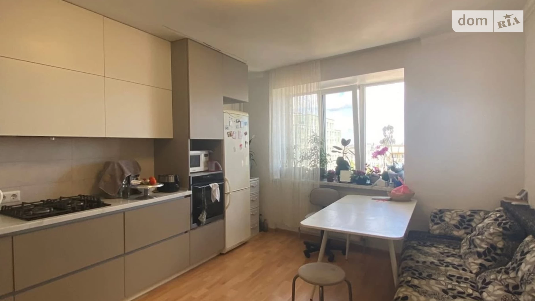 Продается 1-комнатная квартира 50.8 кв. м в Черноморске, ул. Парусная - фото 3