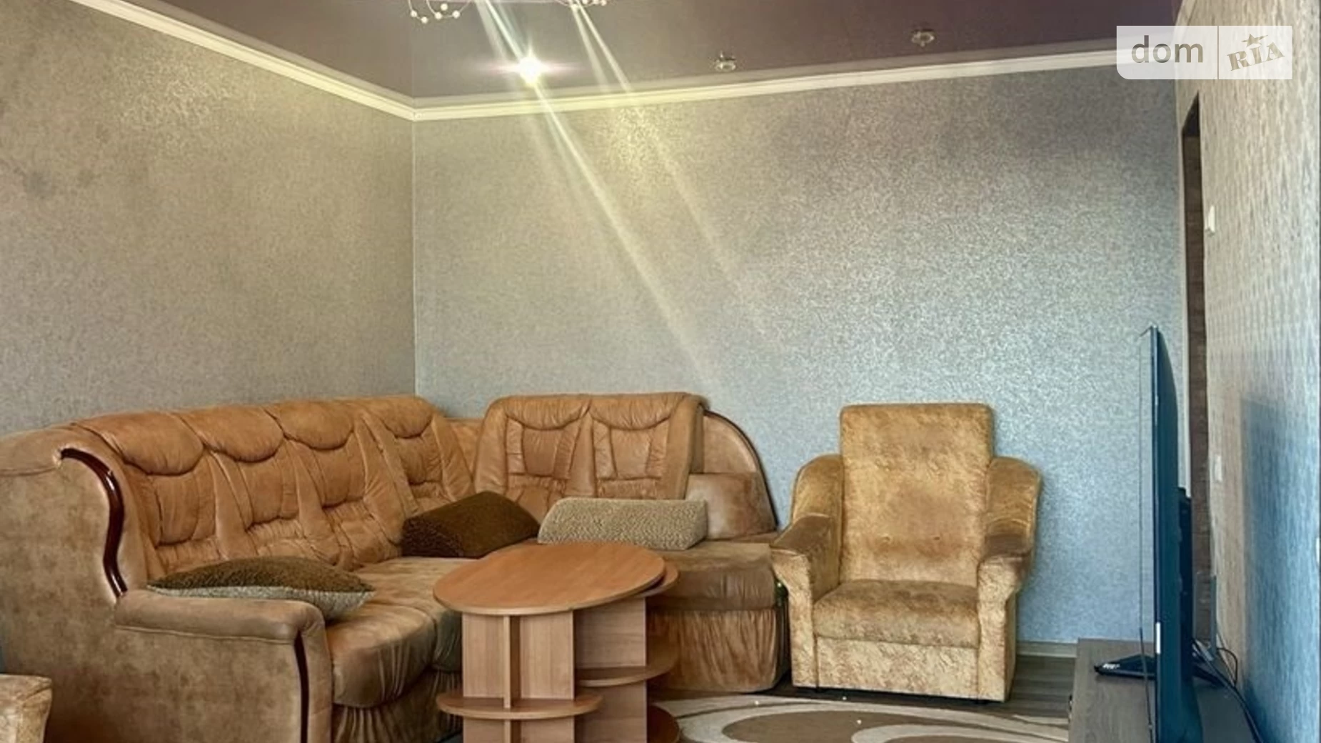 Продается 3-комнатная квартира 67 кв. м в Днепре, просп. Героев, 1 - фото 2