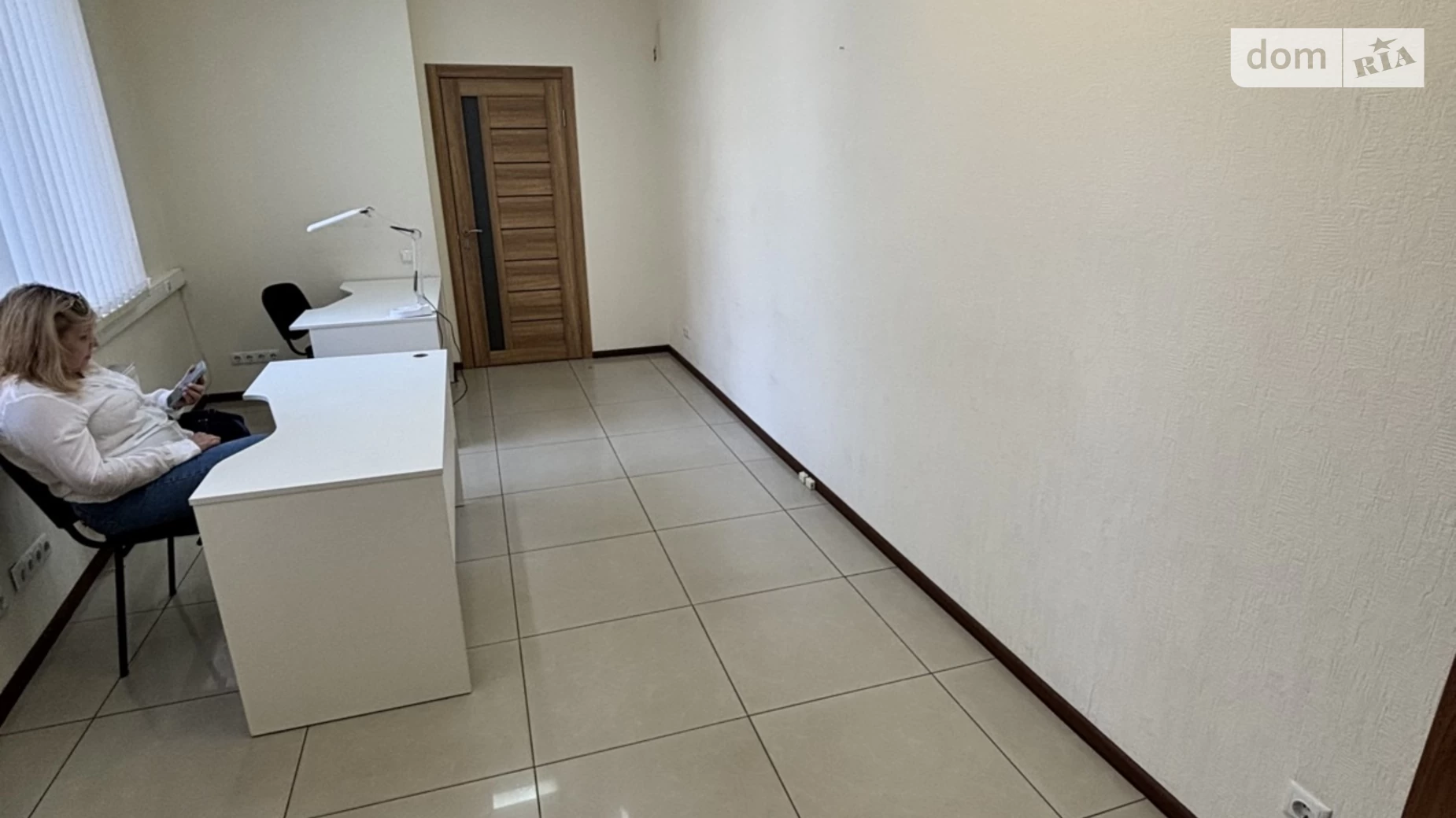 Сдается в аренду офис 80 кв. м в бизнес-центре, цена: 650 $ - фото 3