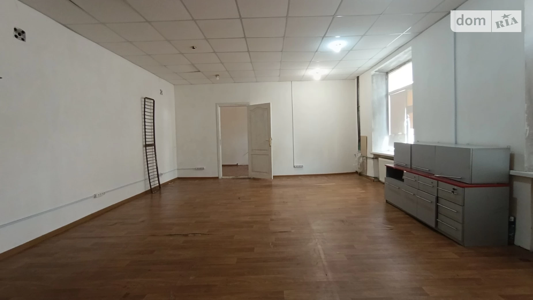 Сдается в аренду офис 60 кв. м в бизнес-центре, цена: 18000 грн - фото 2