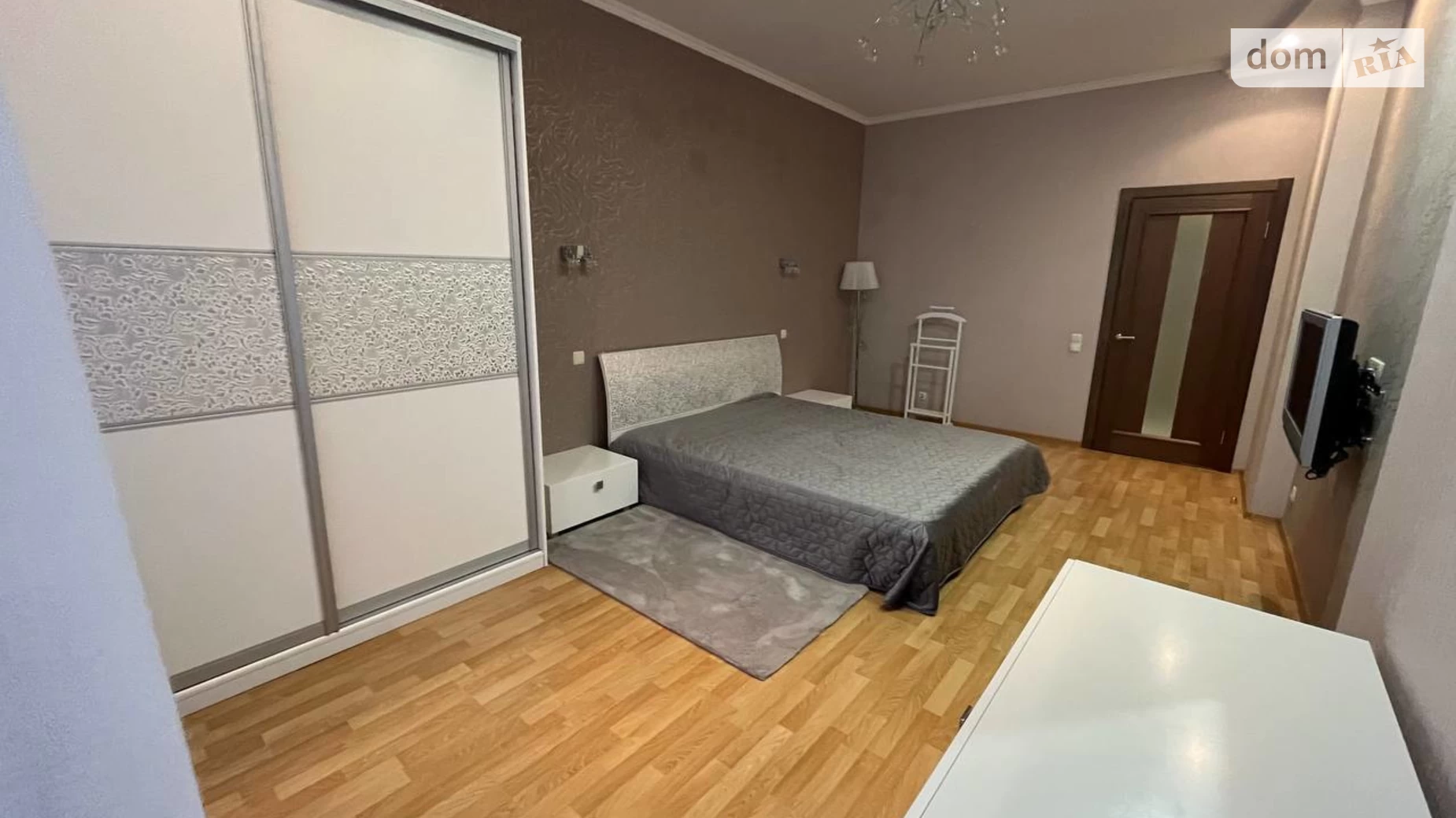 Продается 3-комнатная квартира 103.5 кв. м в, цена: 250000 $ - фото 2