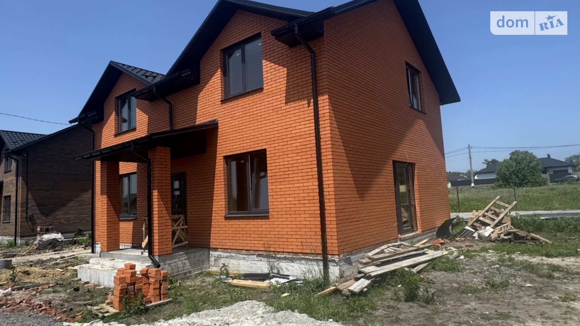 Продается дом на 2 этажа 140 кв. м с гаражом, цена: 94000 $ - фото 2