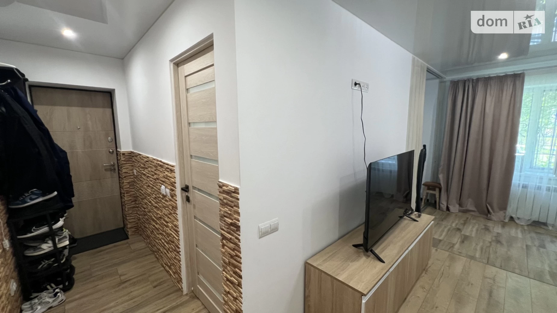 Продается 2-комнатная квартира 46 кв. м в Мукачеве, наб. Первомайская - фото 2
